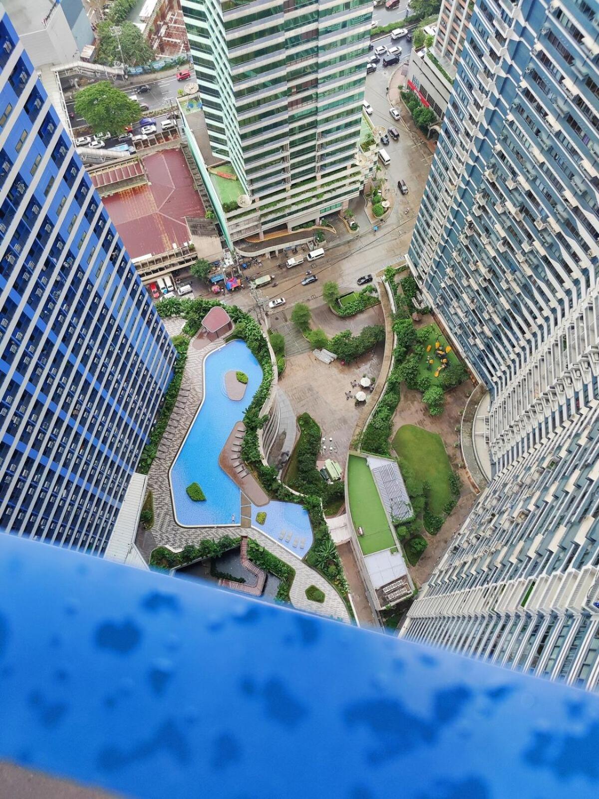 Apartment Stunning 2br In Air Residences Makati High Floor And Wfh With 300mbps Wifi *