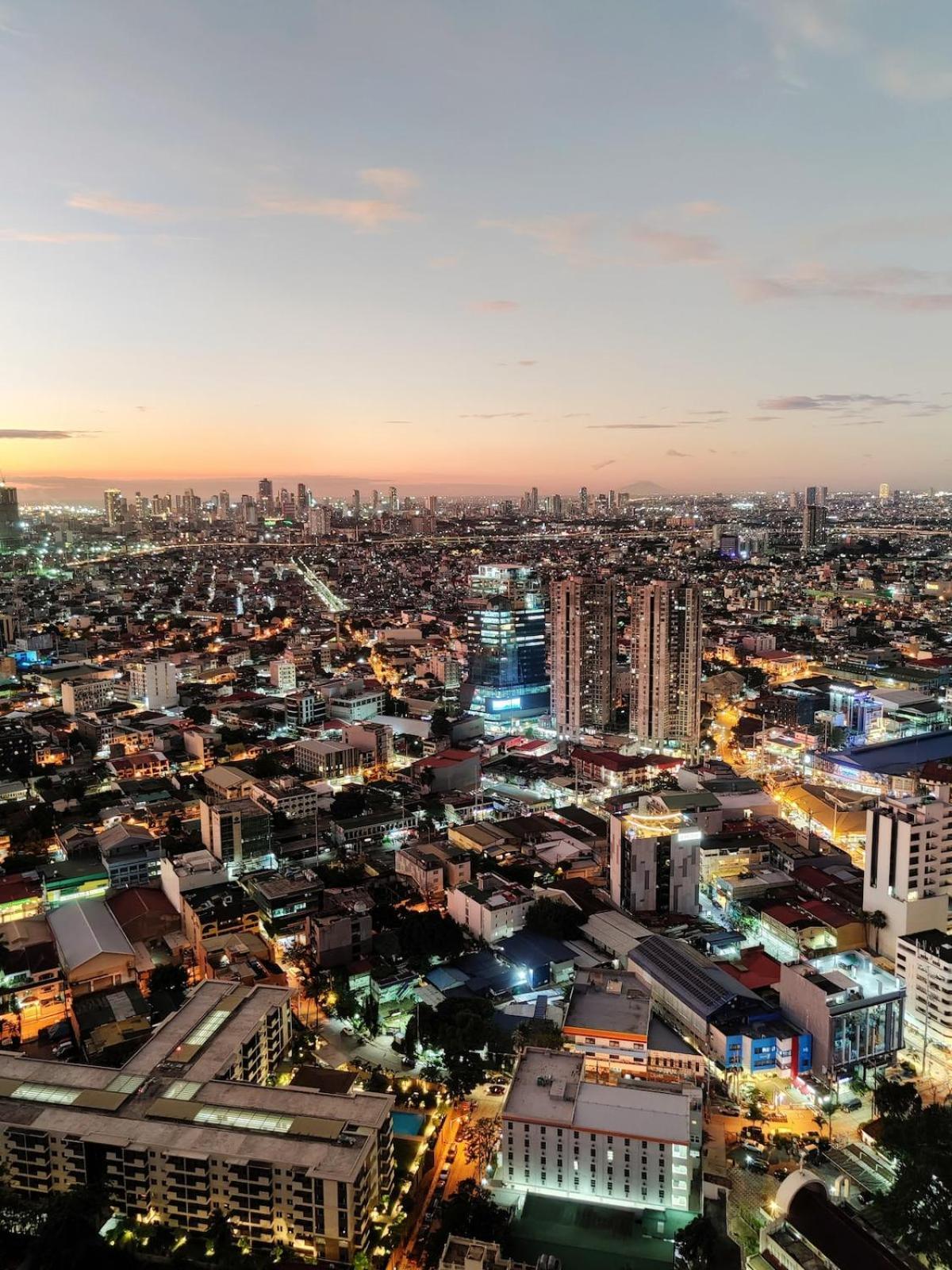 Stunning 2br In Air Residences Makati High Floor And Wfh With 300mbps Wifi *