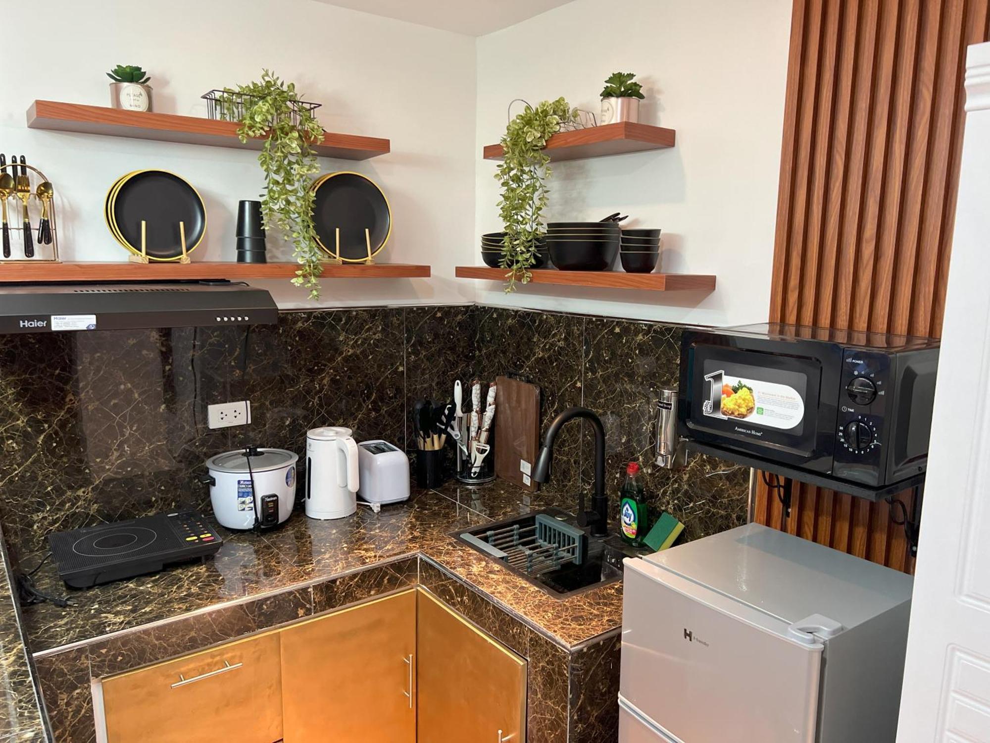 La Nikolina - Near Adventist Medical Center, Pasay * Manila