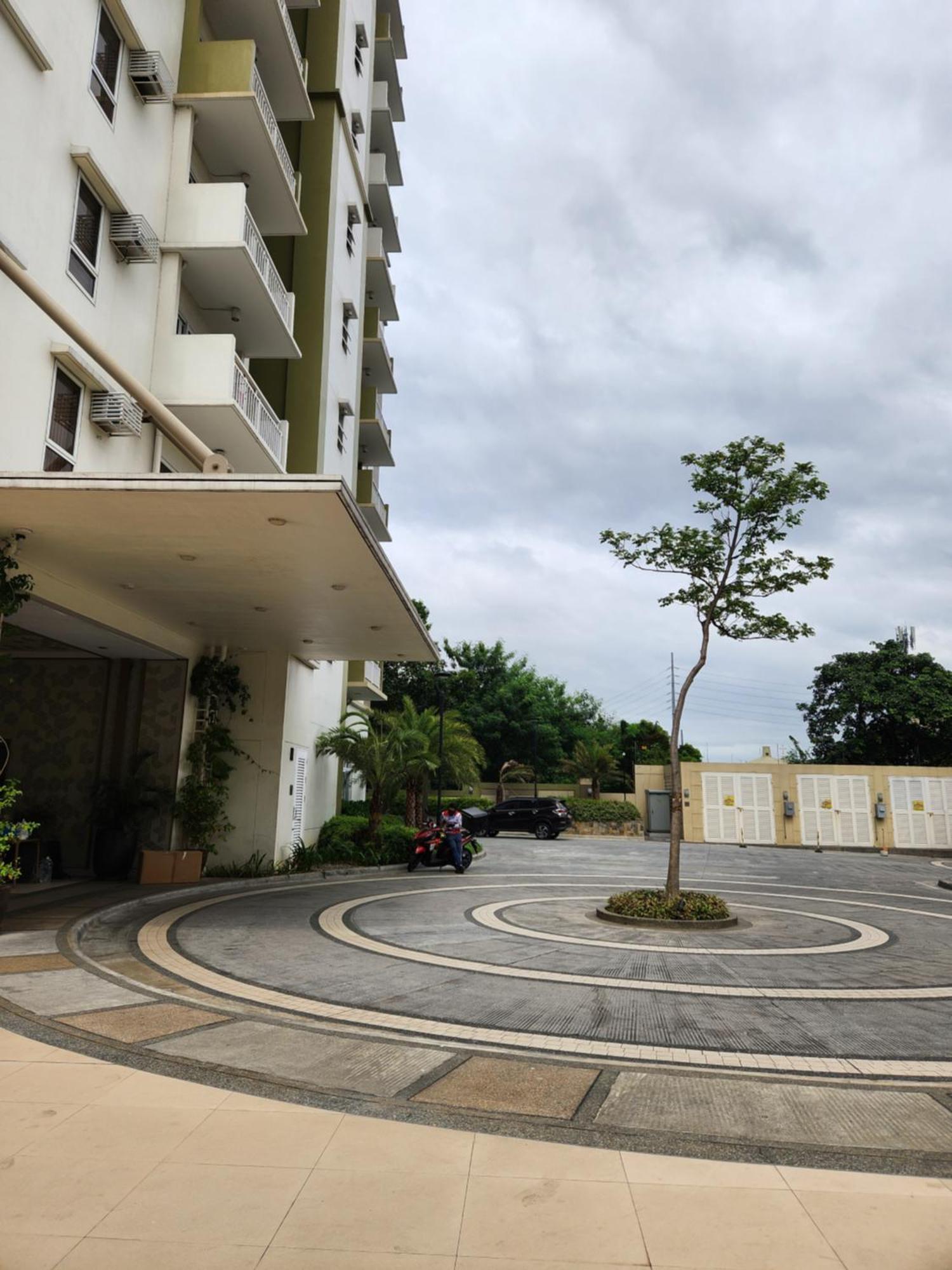 Spacious 1br 5min Walk To Ayalamall Clvlf At The Celandine Apartment Manila
