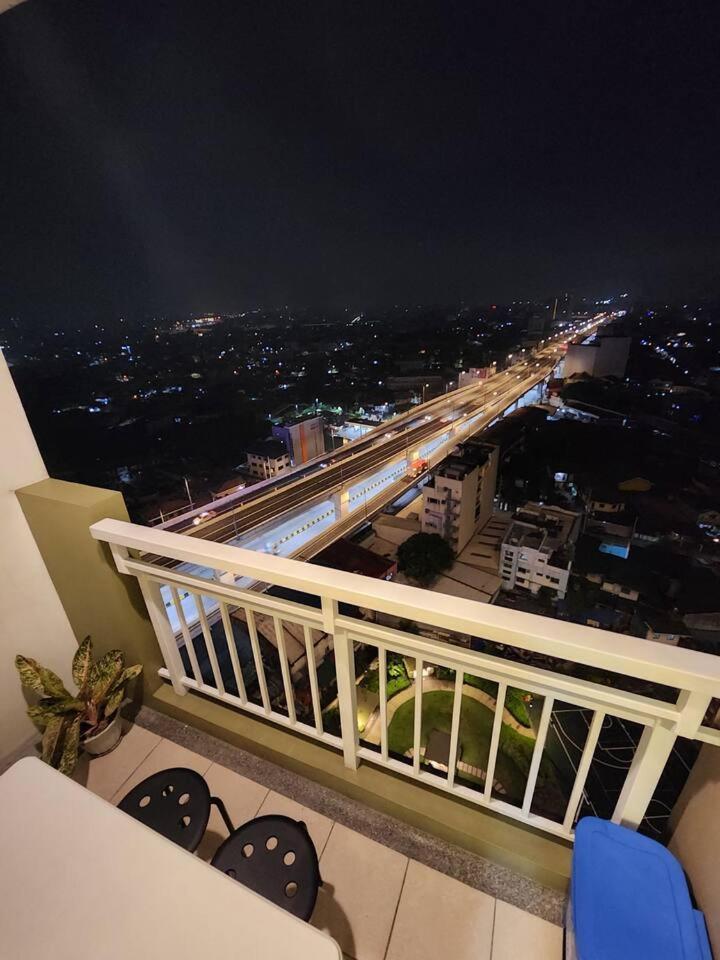 Apartment Spacious 1br 5min Walk To Ayalamall Clvlf At The Celandine