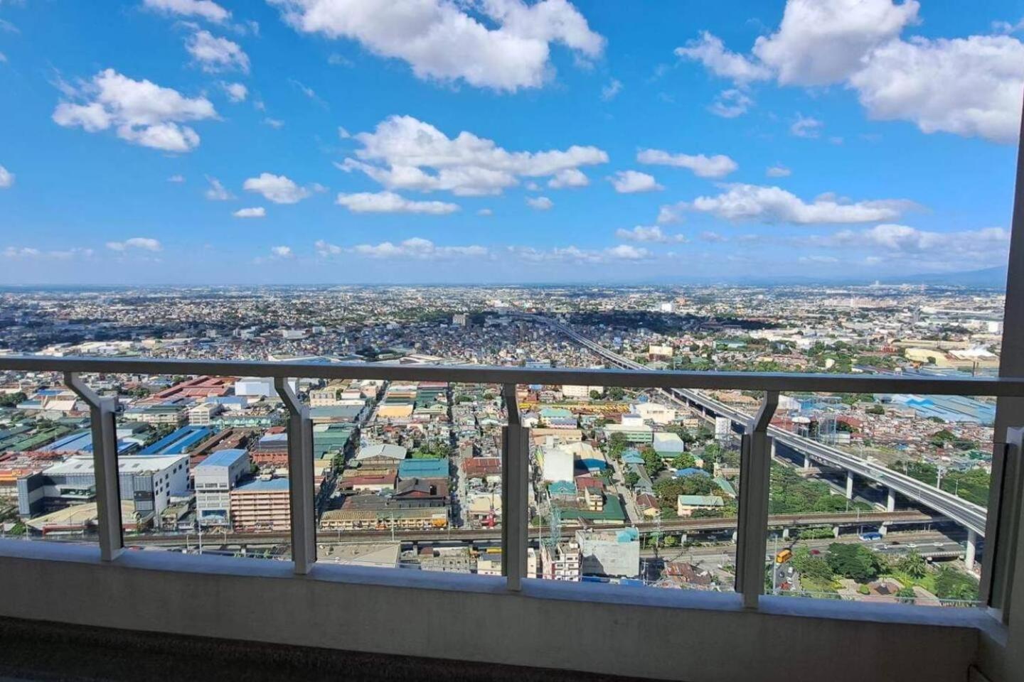 Apartment Spacious 1br 5min Walk To Ayalamall Clvlf At The Celandine