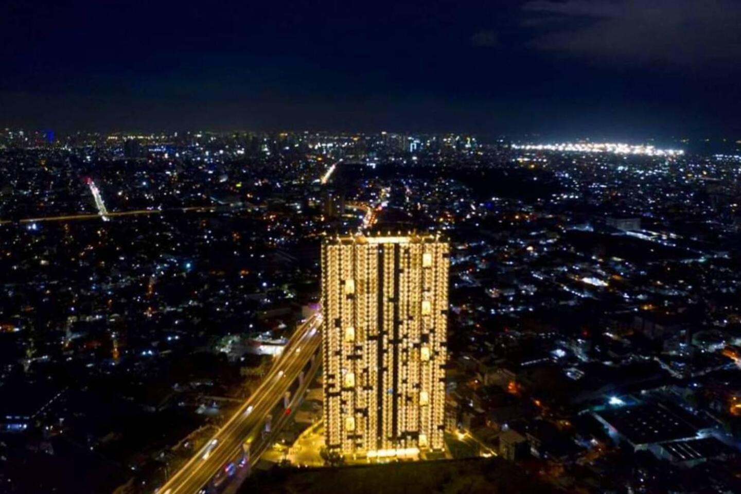 Apartment Spacious 1br 5min Walk To Ayalamall Clvlf At The Celandine Manila