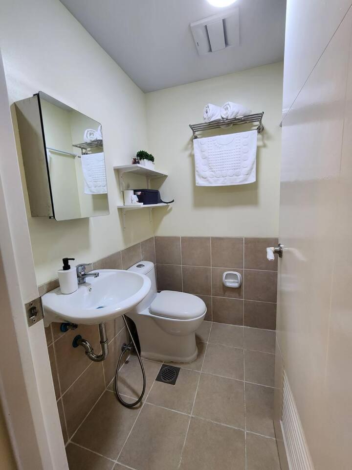 Spacious 1br 5min Walk To Ayalamall Clvlf At The Celandine Apartment