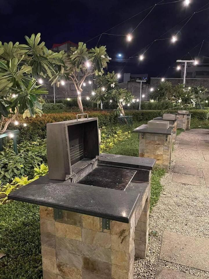 Spacious 1br 5min Walk To Ayalamall Clvlf At The Celandine Apartment *