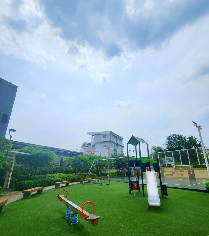 Apartment Spacious 1br 5min Walk To Ayalamall Clvlf At The Celandine Manila