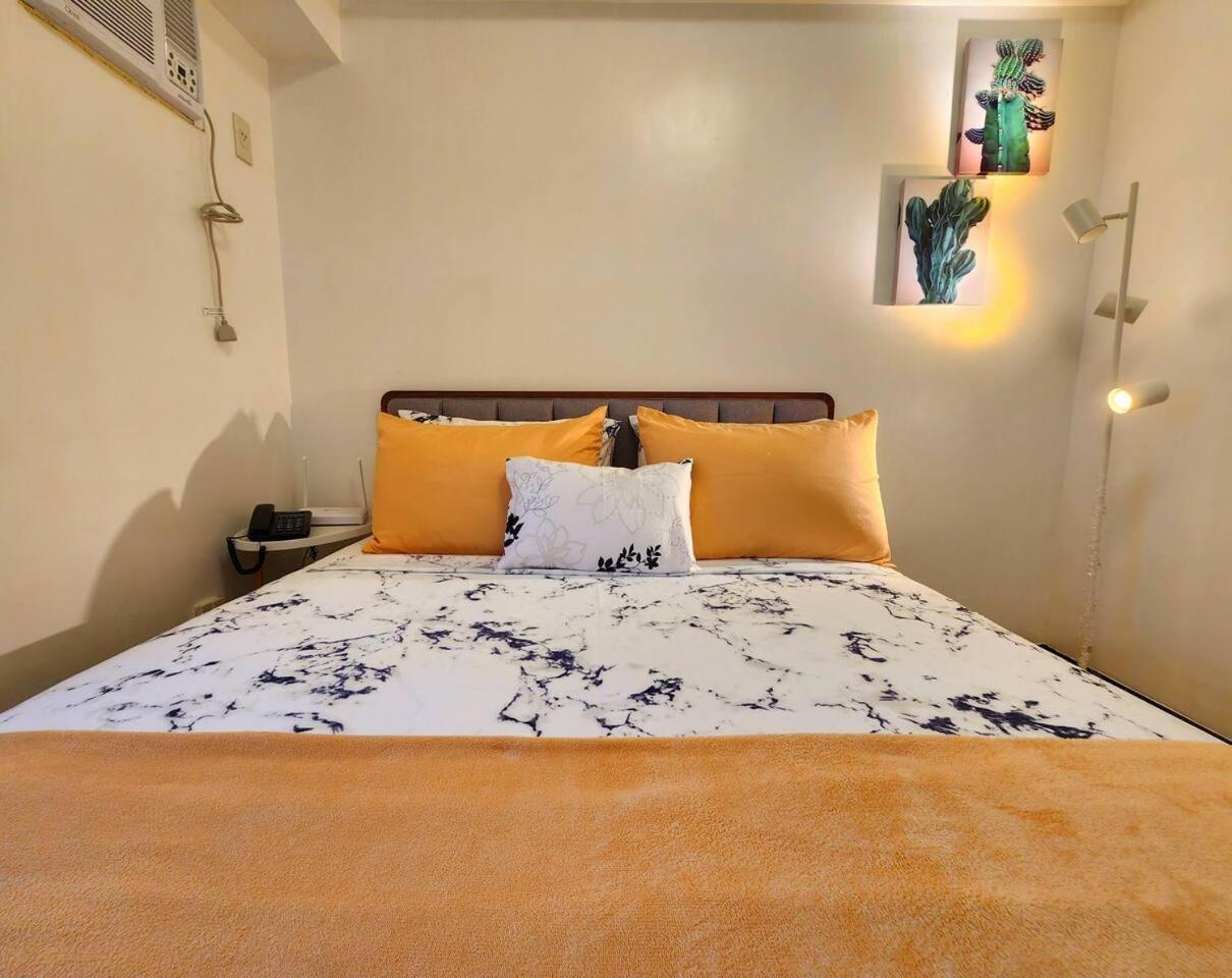 Spacious 1br 5min Walk To Ayalamall Clvlf At The Celandine Apartment