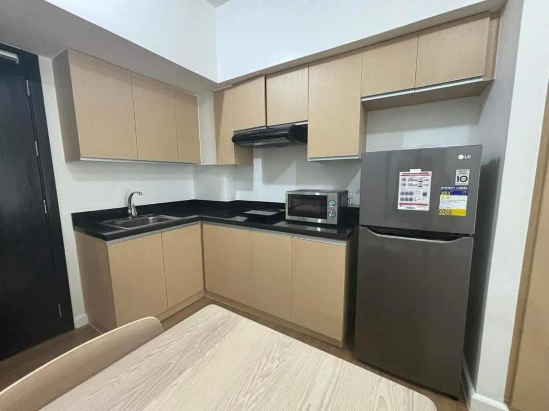 Front Apartment *