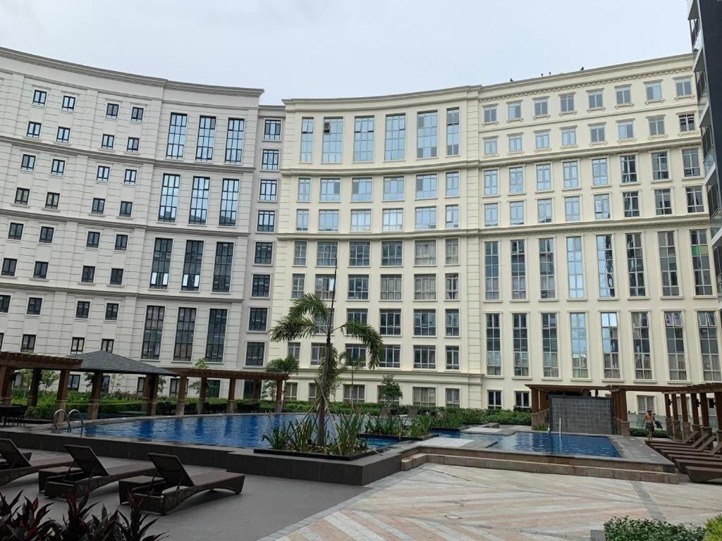 Affordable Across Naia T3 Apartment *