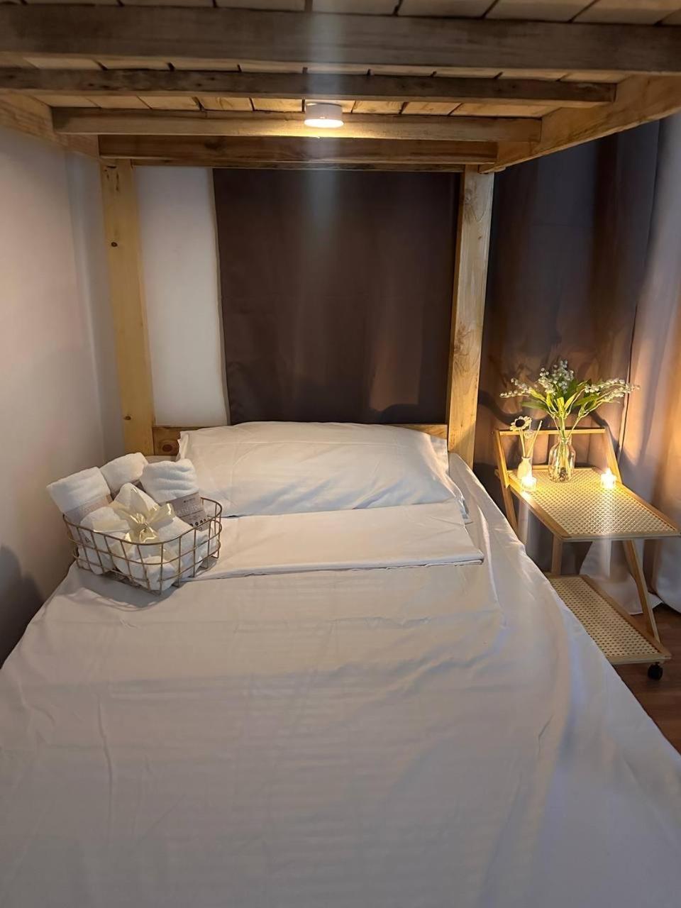 2 Bedroom And Bathroom Staycation In Mandaluyong Near Boni Mrt With Wifi And Karaoke And Pool Aparthotel