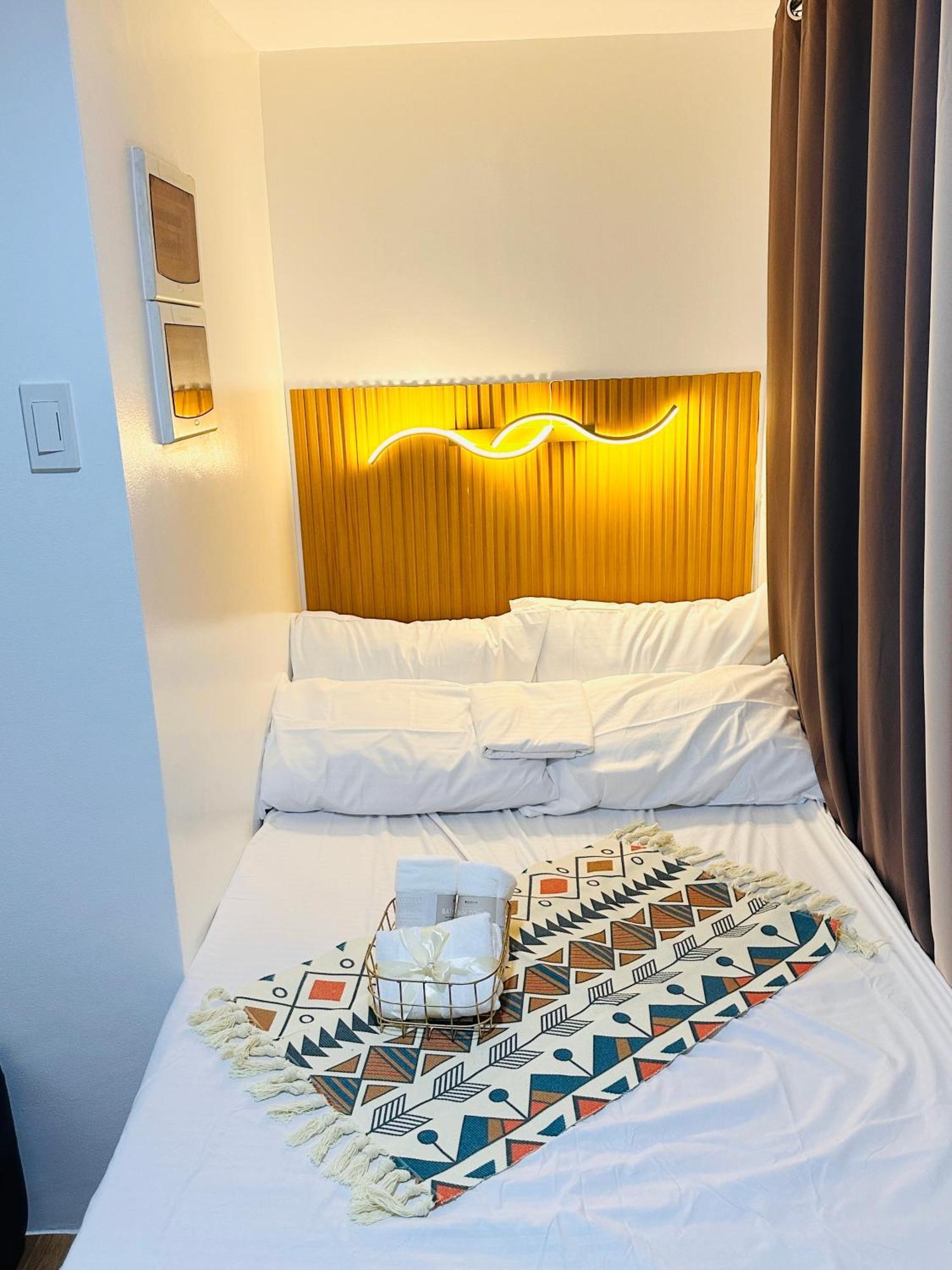 2 Bedroom And Bathroom Staycation In Mandaluyong Near Boni Mrt With Wifi And Karaoke And Pool Aparthotel Manila