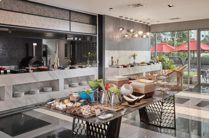 The Metro Zen At Hotel Residences Acqua Apartment Manila