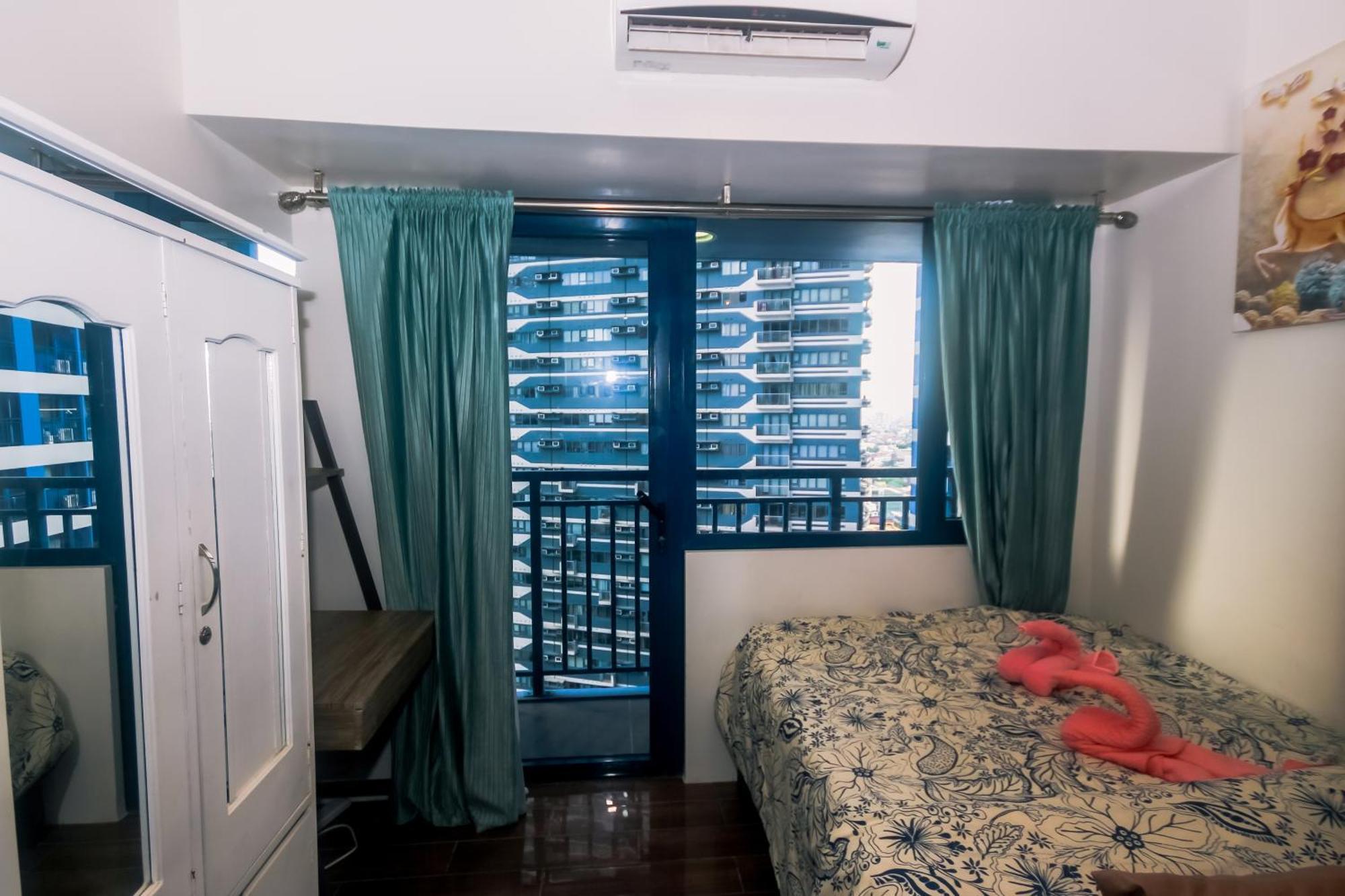 Cozy Crash Pad A Laughter Friendly Makati 2270 Gym Swim Park 300 Mbps *