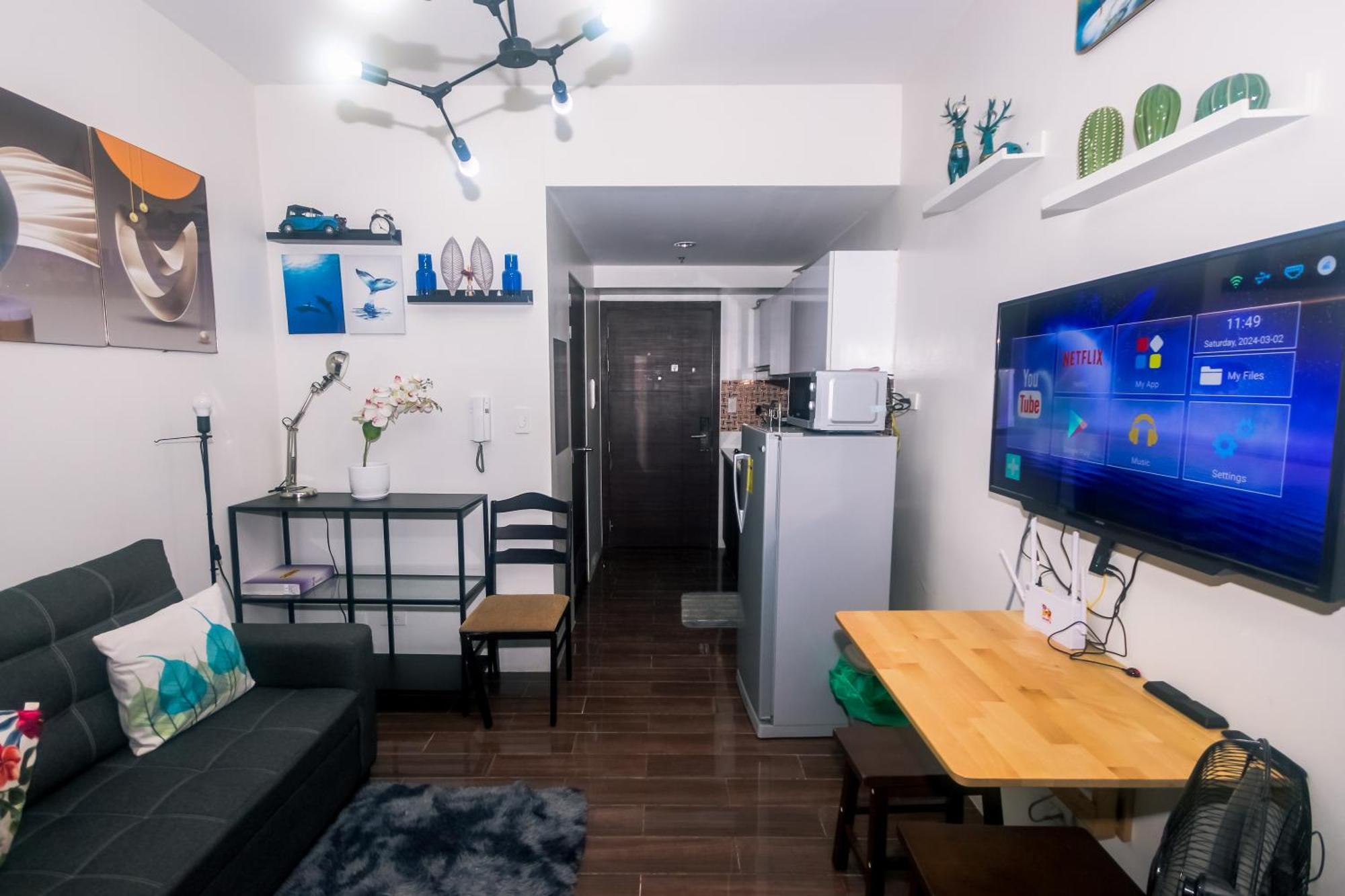 Cozy Crash Pad A Laughter Friendly Makati 2270 Gym Swim Park 300 Mbps Manila
