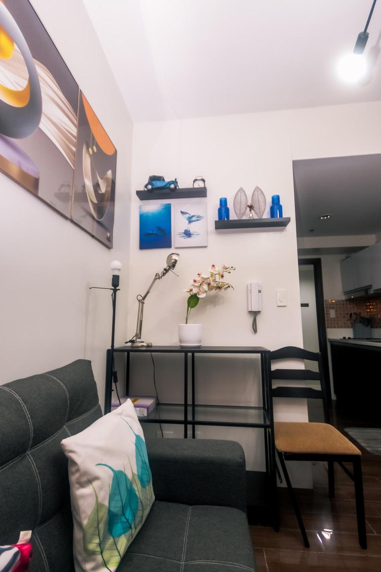 Apartment Cozy Crash Pad A Laughter Friendly Makati 2270 Gym Swim Park 300 Mbps
