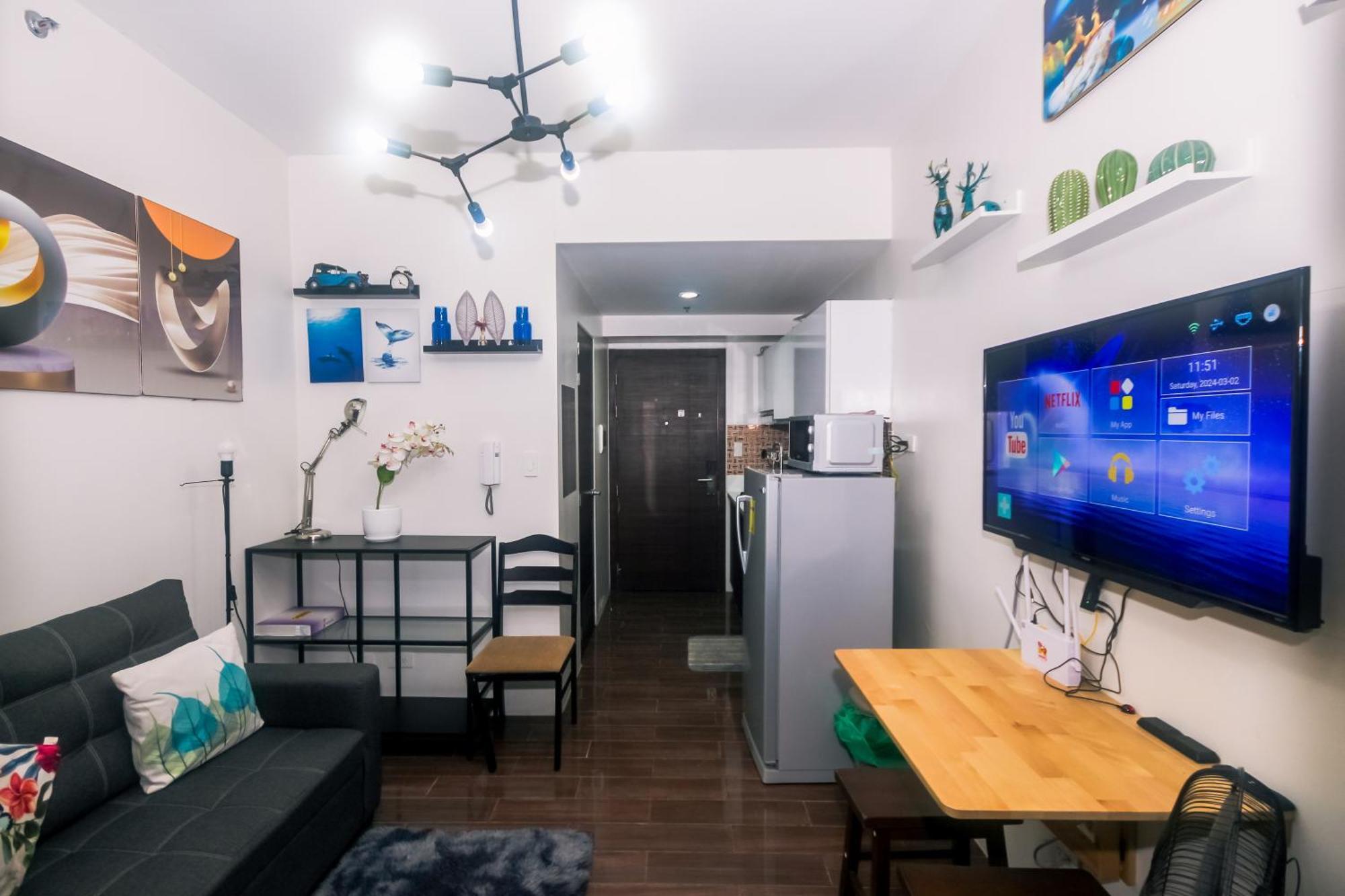Cozy Crash Pad A Laughter Friendly Makati 2270 Gym Swim Park 300 Mbps Apartment *