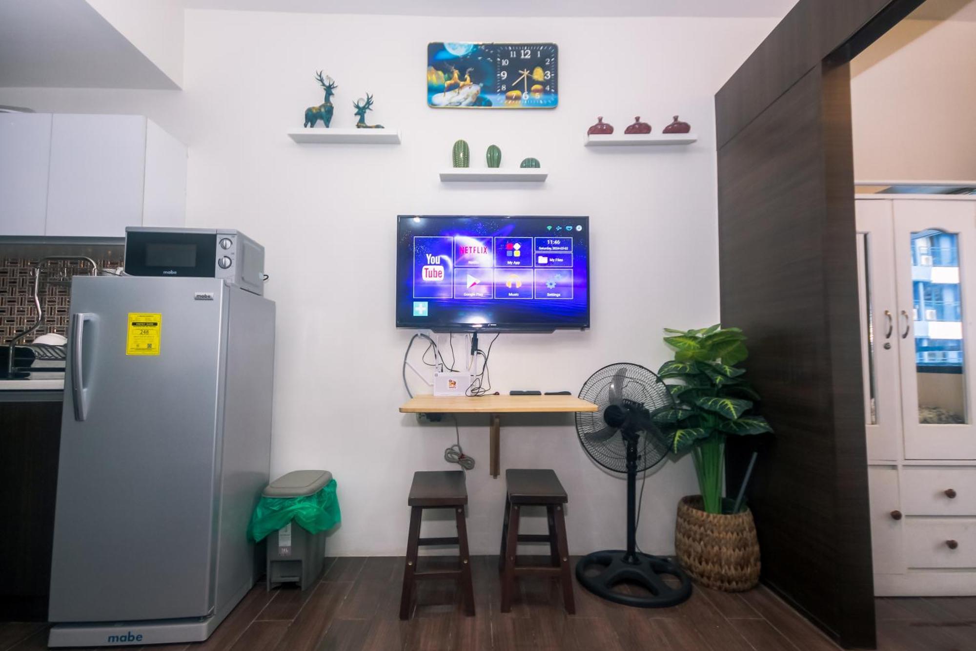 Cozy Crash Pad A Laughter Friendly Makati 2270 Gym Swim Park 300 Mbps Apartment *