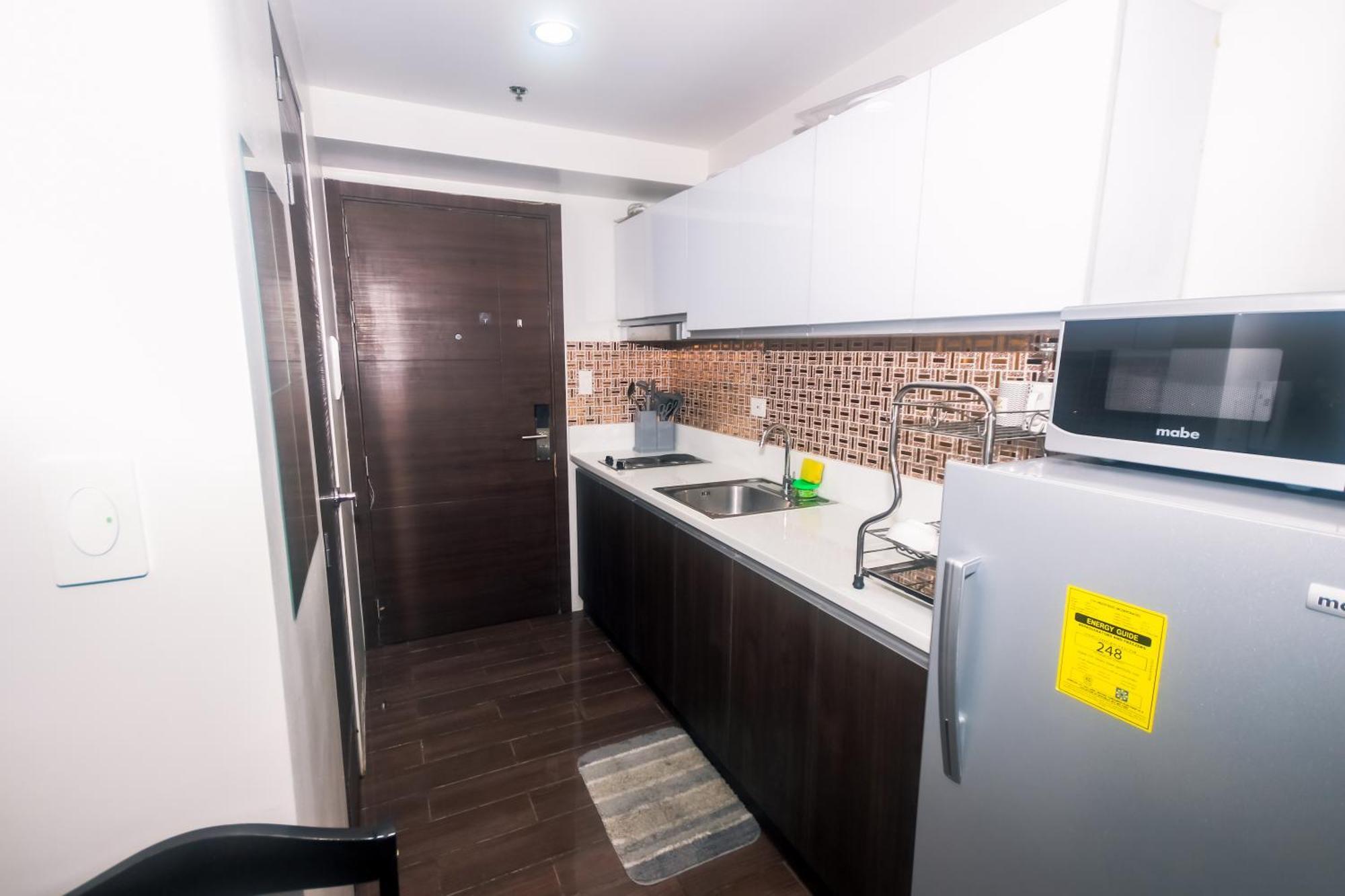 Apartment Cozy Crash Pad A Laughter Friendly Makati 2270 Gym Swim Park 300 Mbps *