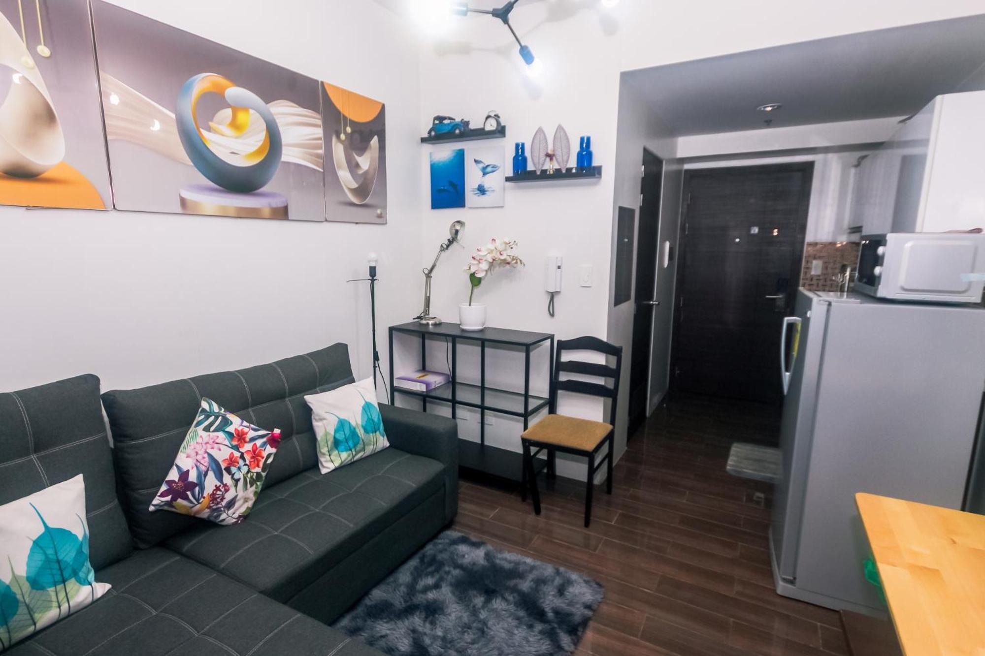 Cozy Crash Pad A Laughter Friendly Makati 2270 Gym Swim Park 300 Mbps * Manila