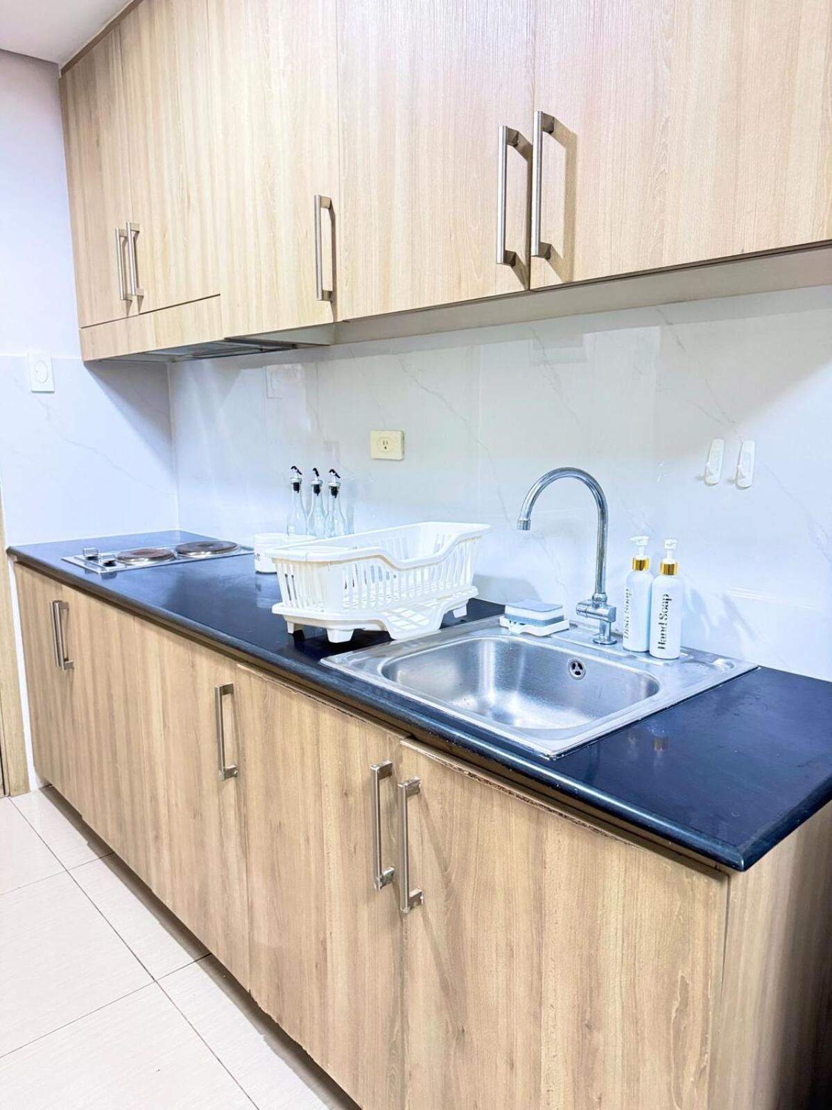 Apartment Cozy 1br Unit Near Moa With Netflix Manila
