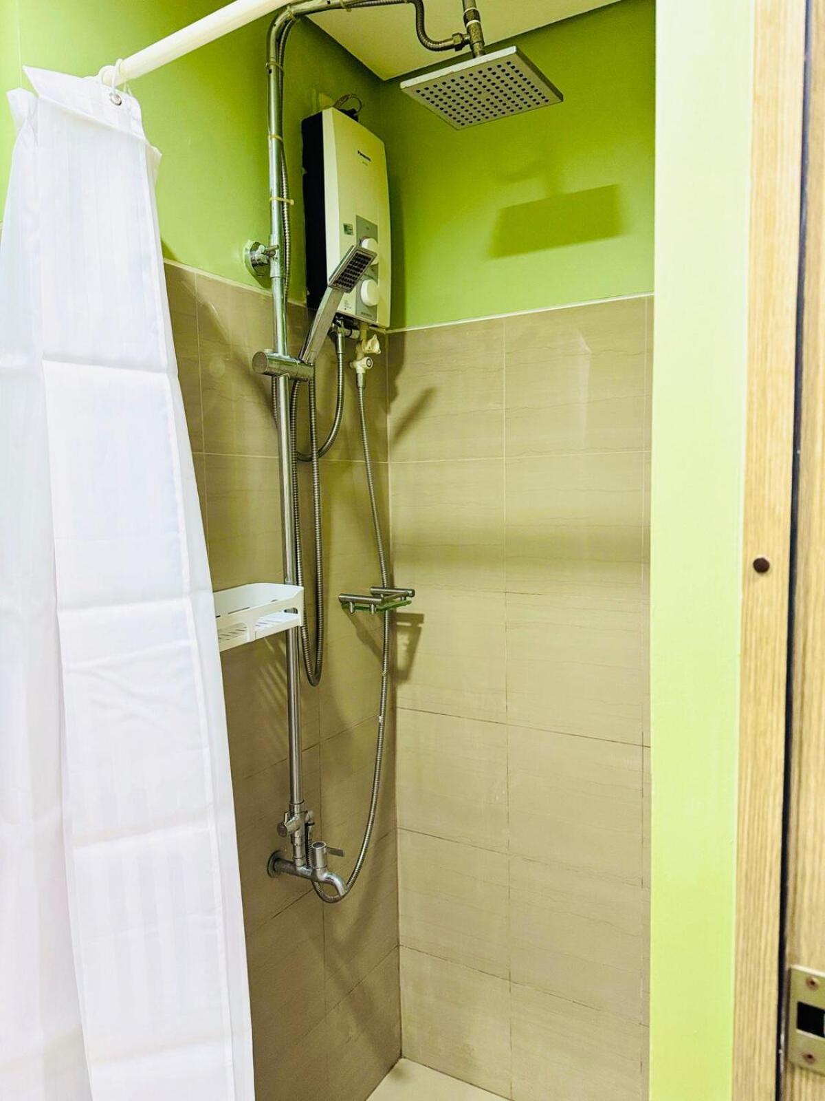 Apartment Cozy 1br Unit Near Moa With Netflix Manila