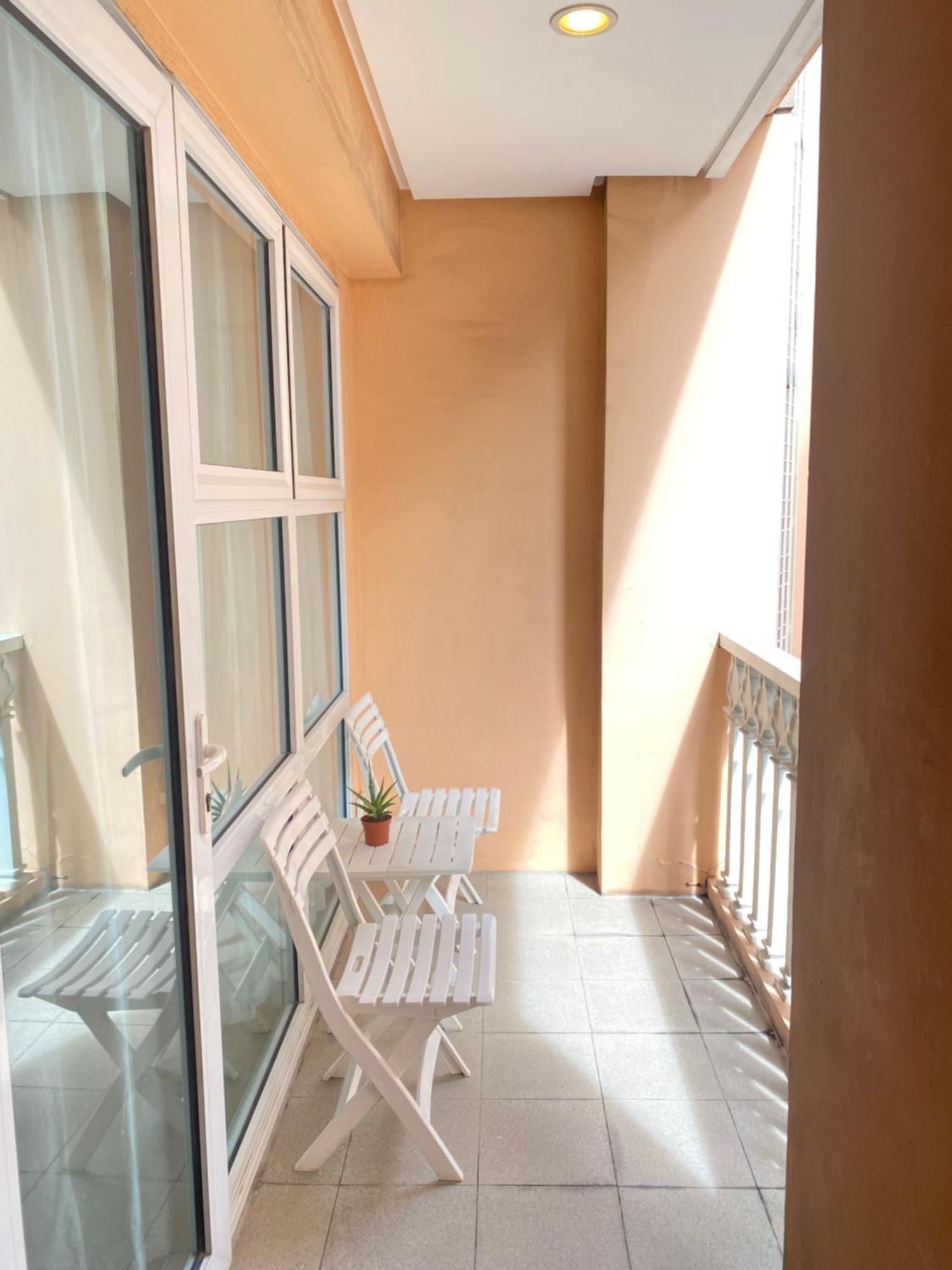 Staycation At The Venice Luxury Residences - Tower A Near Venice Grand Canal, Mckinley Hills Aparthotel *
