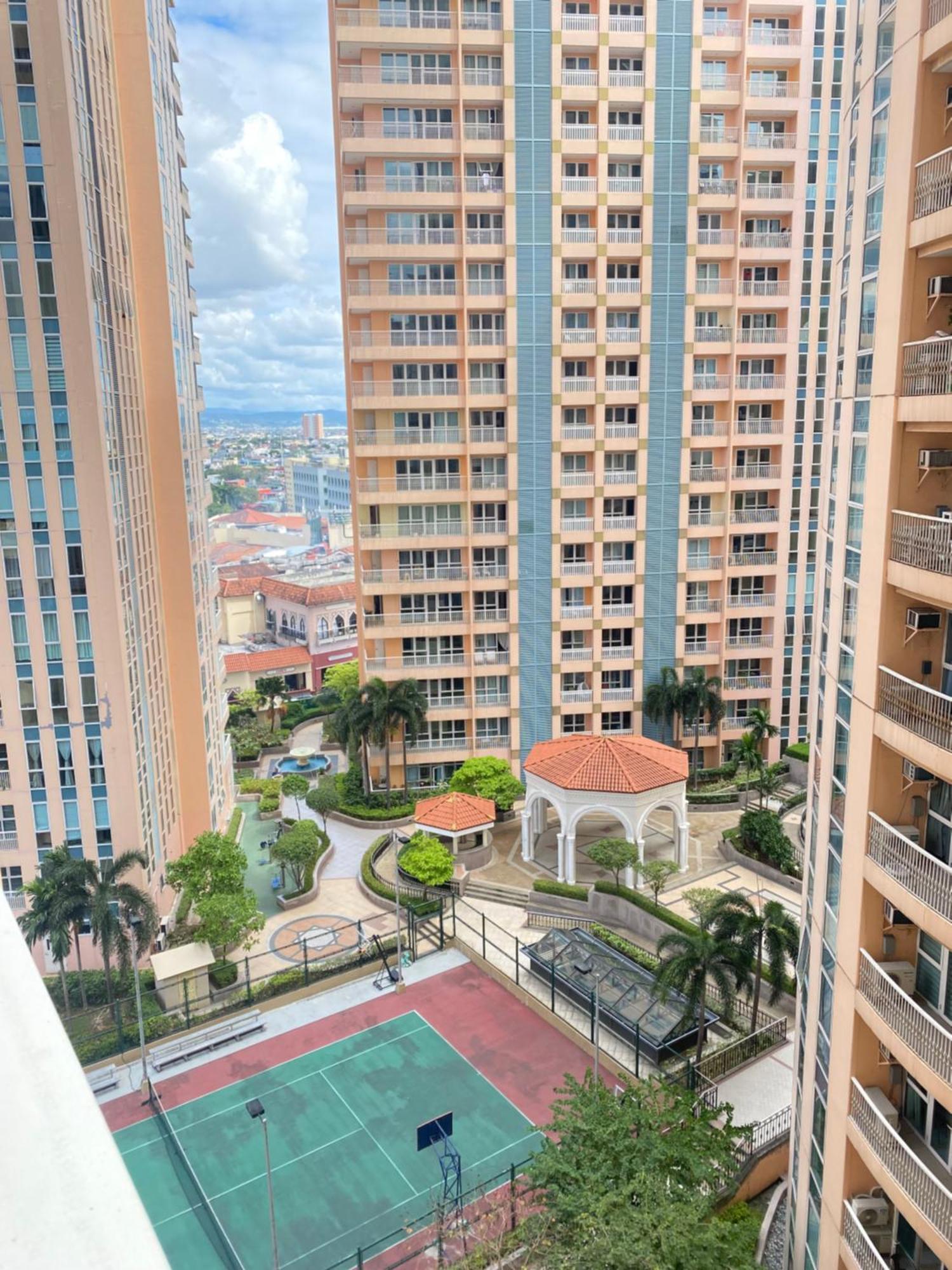 Staycation At The Venice Luxury Residences - Tower A Near Venice Grand Canal, Mckinley Hills Aparthotel *