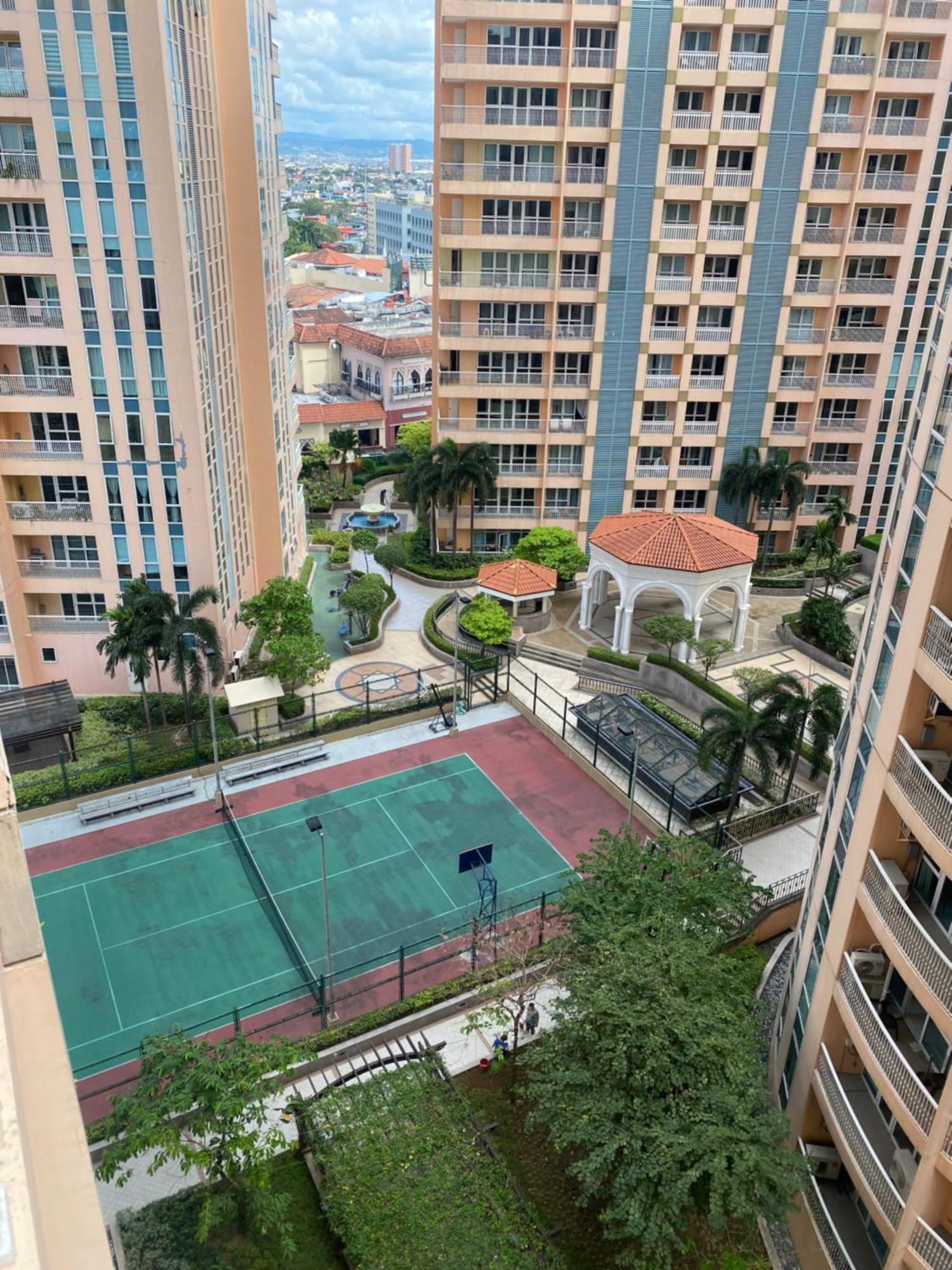 Staycation At The Venice Luxury Residences - Tower A Near Venice Grand Canal, Mckinley Hills Aparthotel *