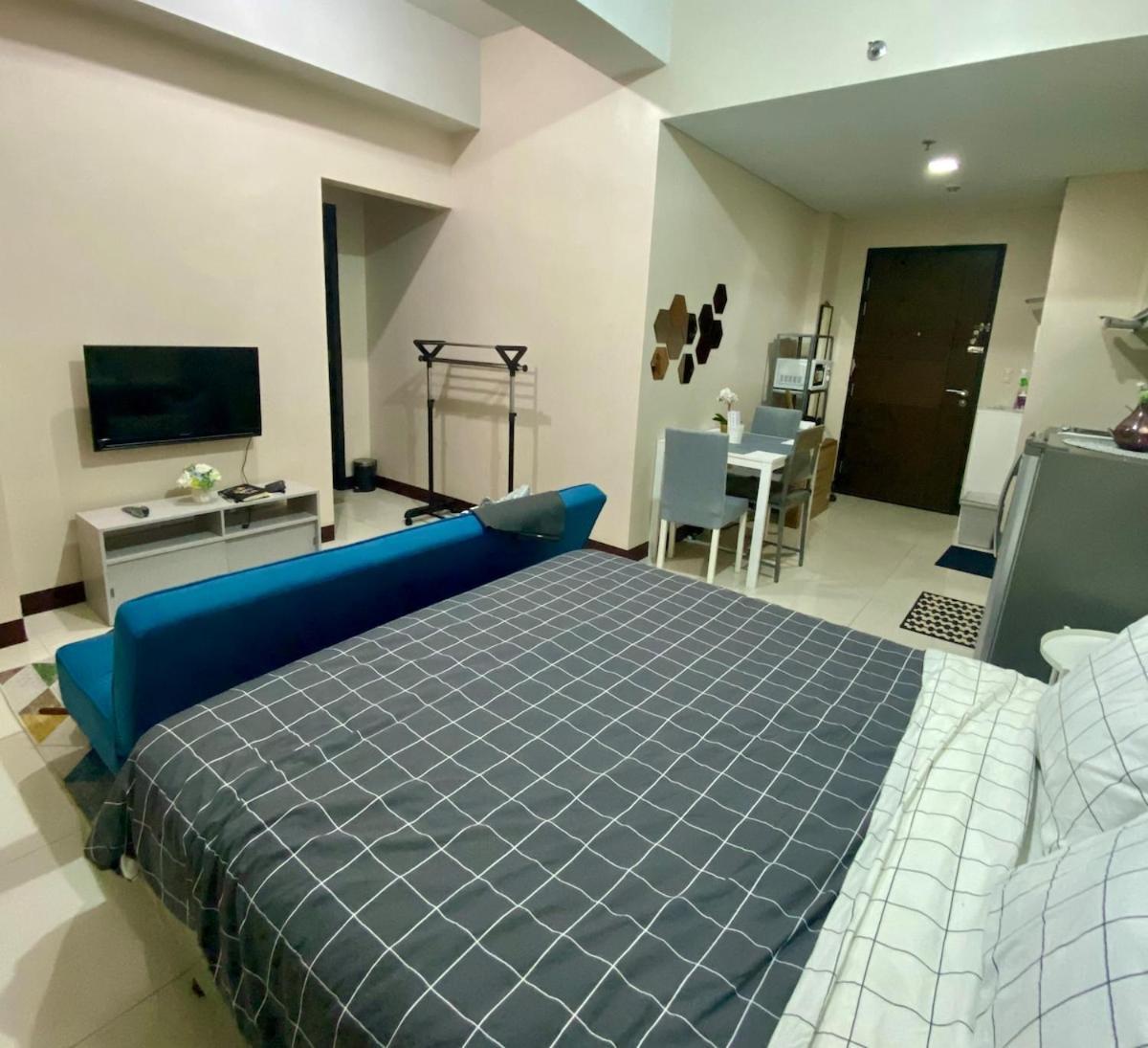 Flat At 101 Newport Boulevard Apartment Manila