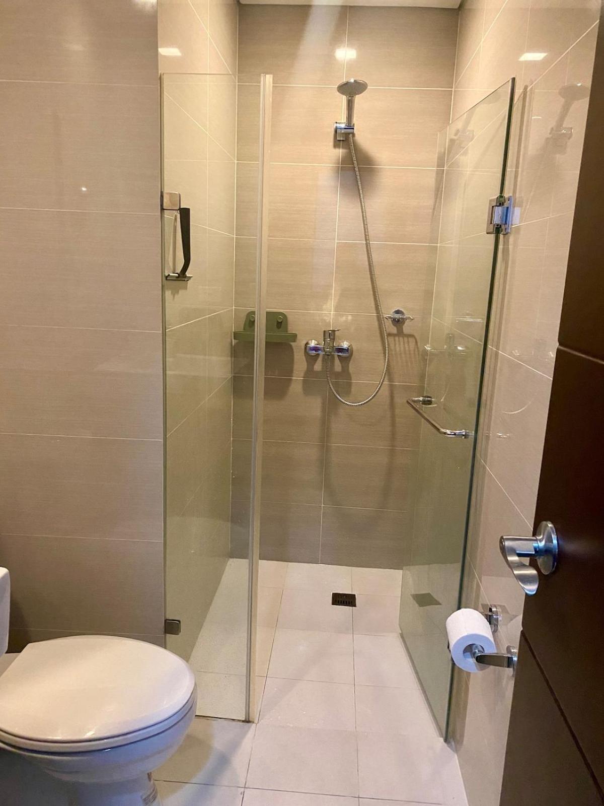 Flat At 101 Newport Boulevard Manila