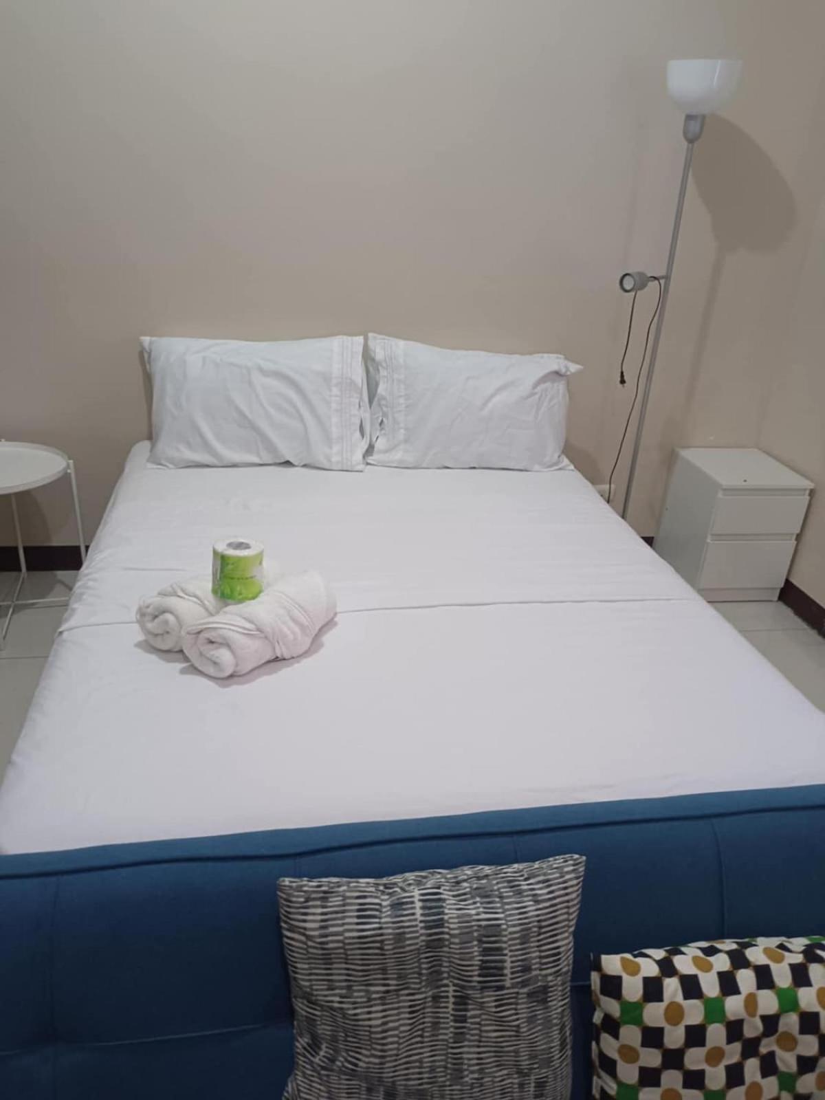 Apartment Flat At 101 Newport Boulevard Manila