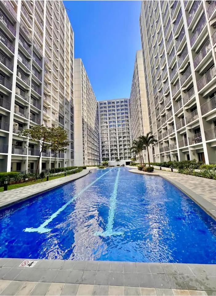 Manila, Pasay Near Moa And Airport *