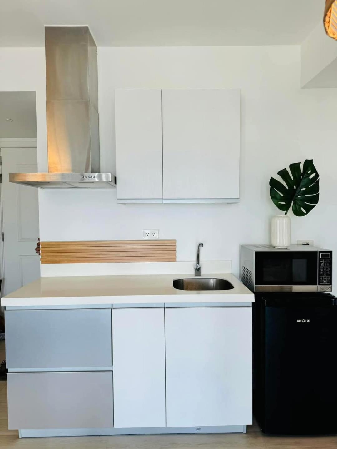Cornelia Street At Azure Urban Residences * Manila