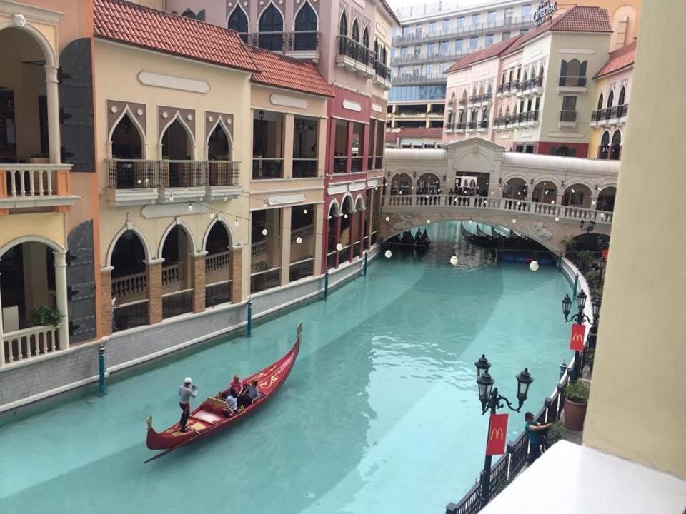 Aparthotel Staycation At The Venice Luxury Residences - Tower A Near Venice Grand Canal, Mckinley Hills *