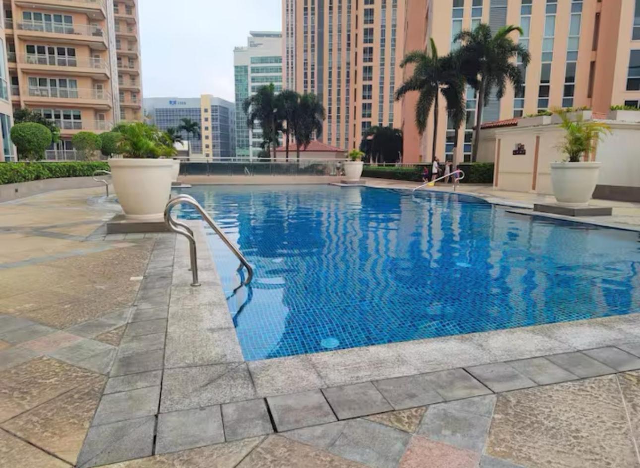 Staycation At The Venice Luxury Residences - Tower A Near Venice Grand Canal, Mckinley Hills *