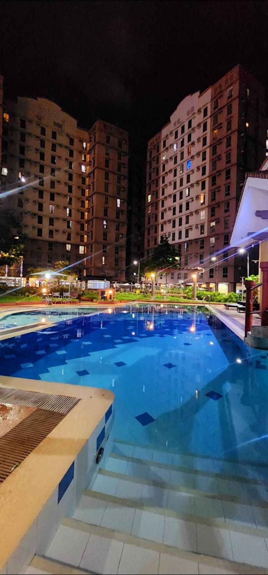 Modern Rustic Unit In Front Of Mall And Near Naia Terminal * Paranaque City