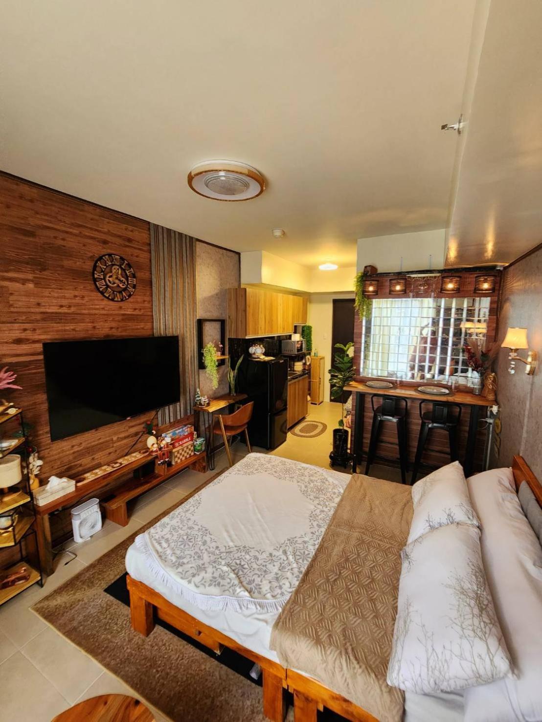 Modern Rustic Unit In Front Of Mall And Near Naia Terminal * Paranaque City