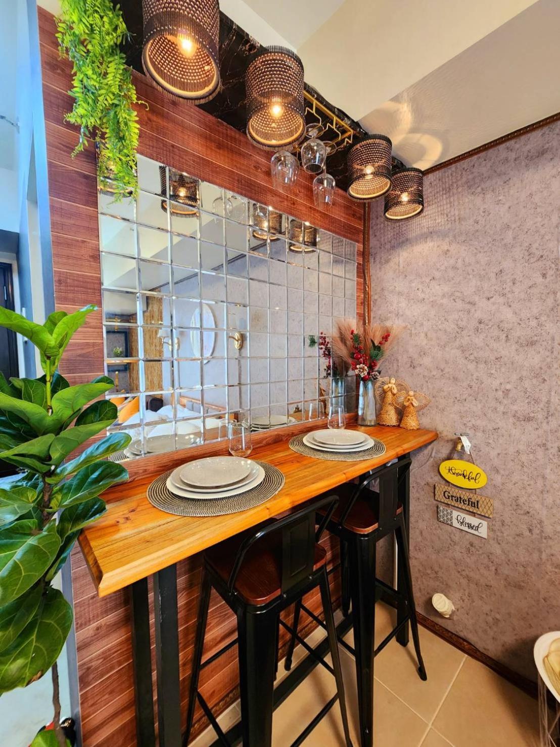 Modern Rustic Unit In Front Of Mall And Near Naia Terminal *