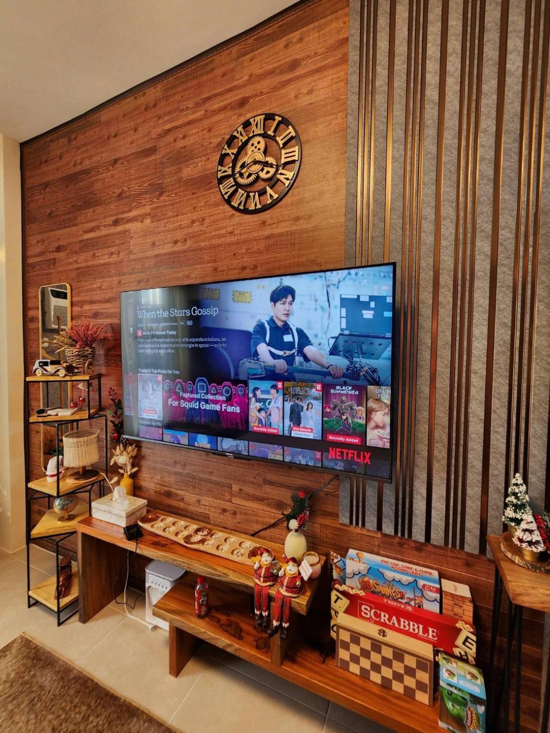 Modern Rustic Unit In Front Of Mall And Near Naia Terminal Paranaque City