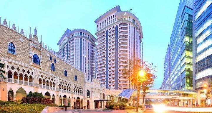 Aparthotel Staycation At The Venice Luxury Residences - Tower A Near Venice Grand Canal, Mckinley Hills *