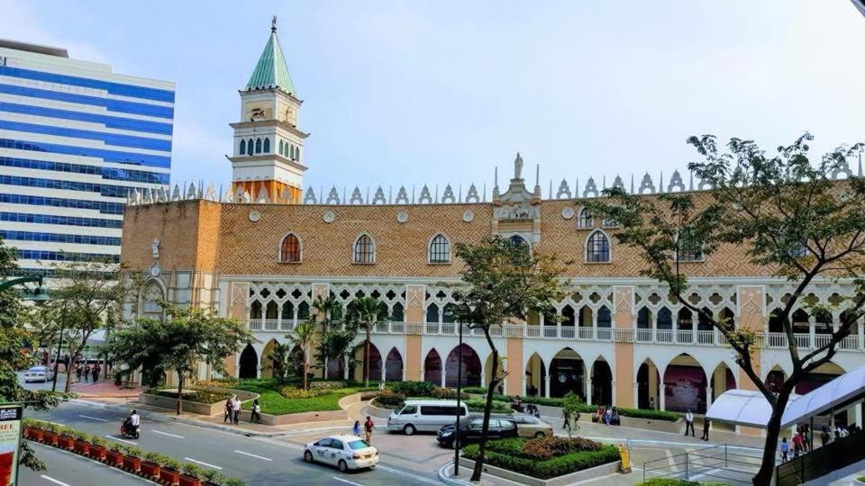 Aparthotel Staycation At The Venice Luxury Residences - Tower A Near Venice Grand Canal, Mckinley Hills *