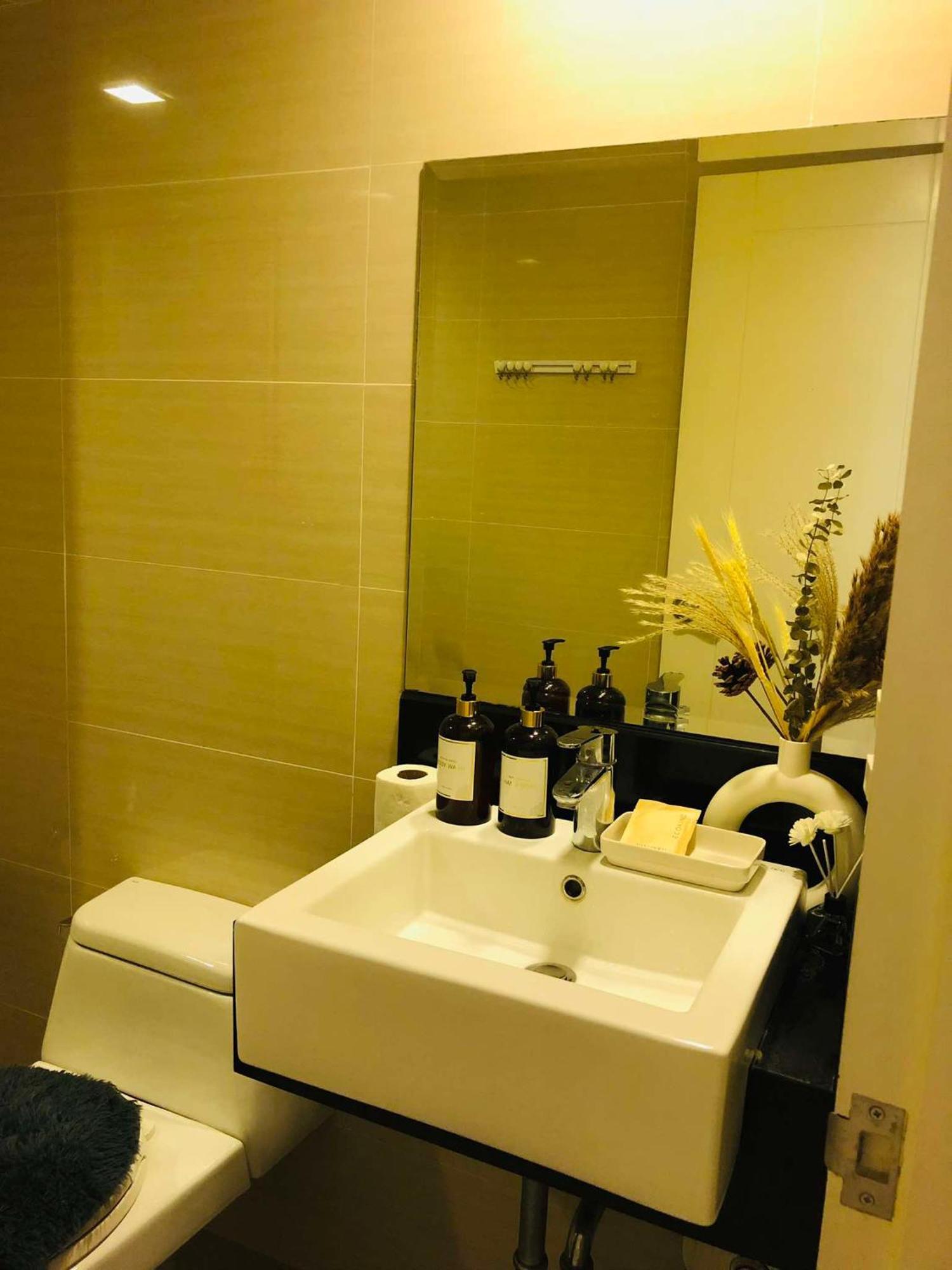Staycation At The Venice Luxury Residences - Tower A Near Venice Grand Canal, Mckinley Hills Aparthotel *