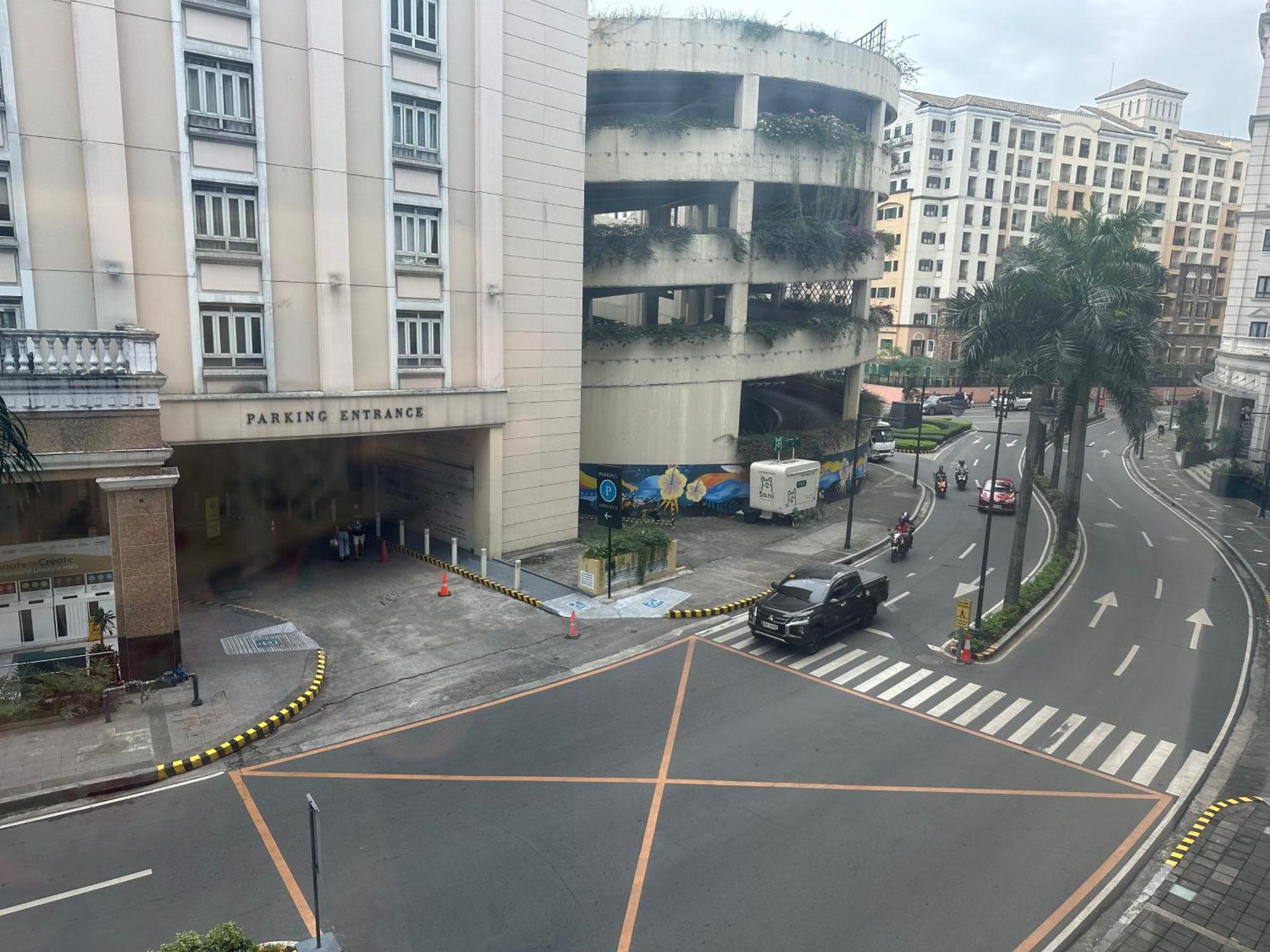 With Pool And Gym Free Access * Manila