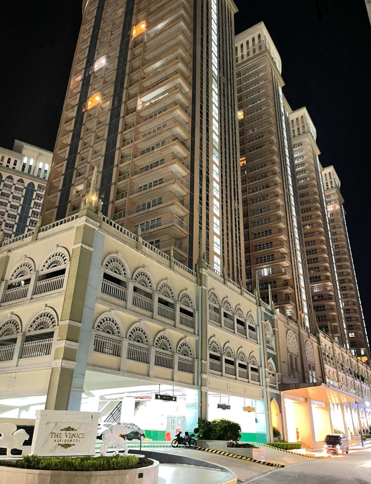 Staycation At The Venice Luxury Residences - Tower A Near Venice Grand Canal, Mckinley Hills *