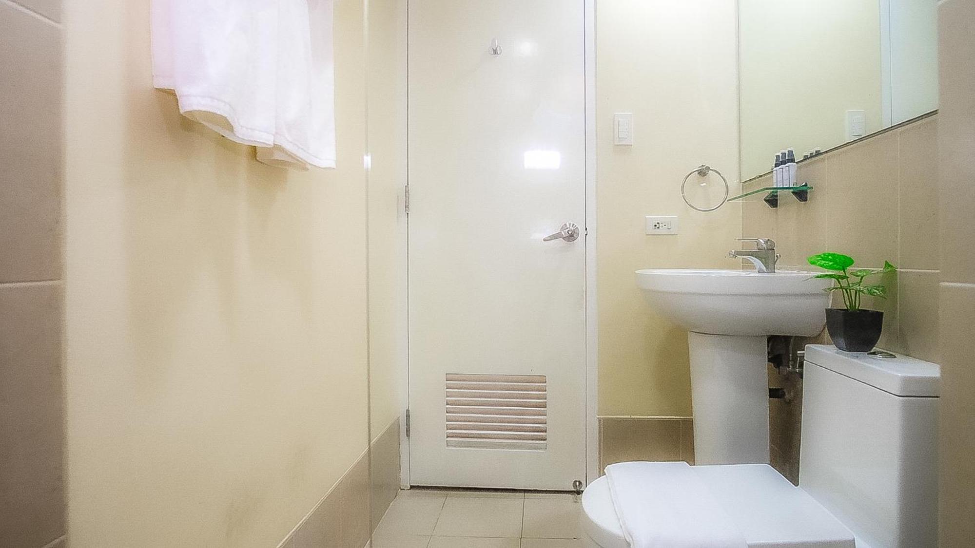 Full-serviced Residential In The Infinity, Bgc