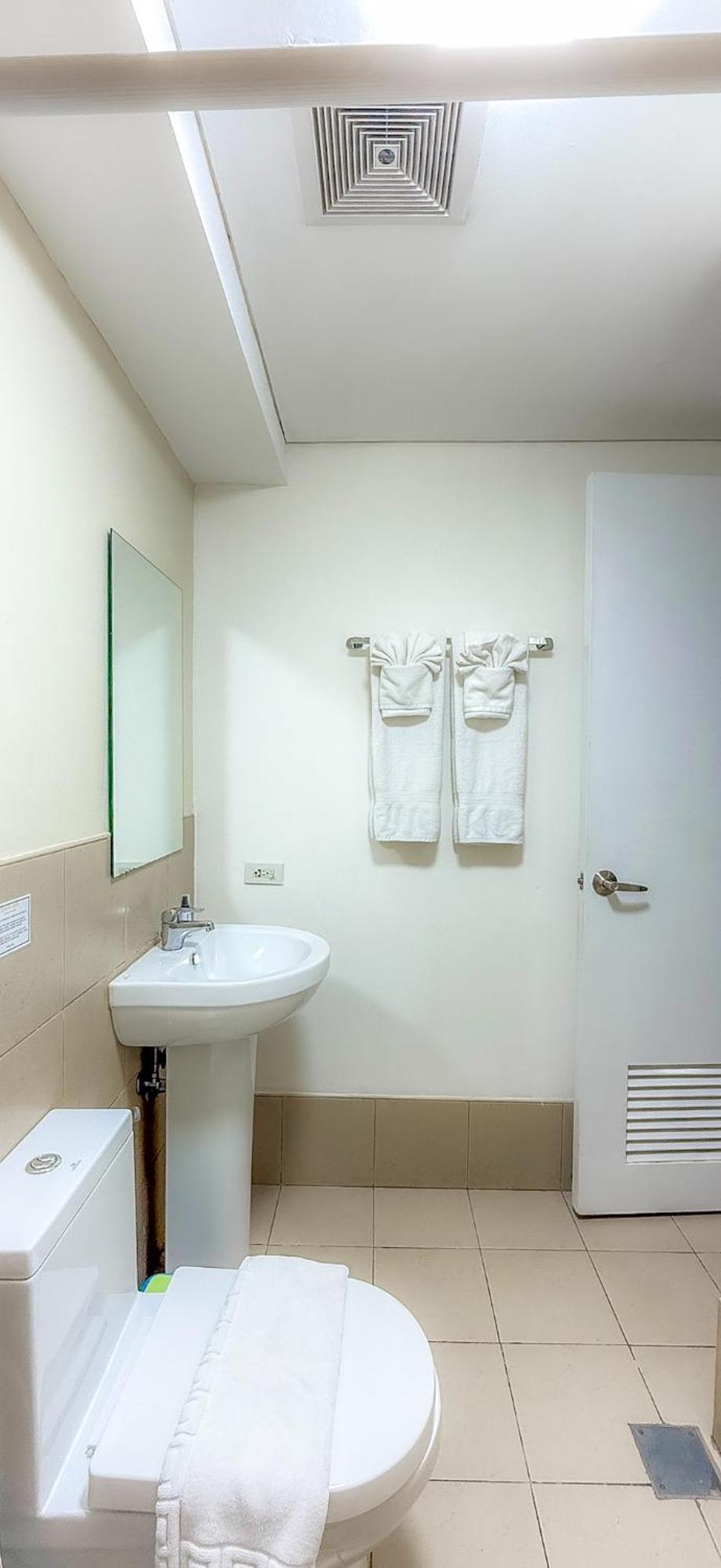 Full-serviced Residential In The Infinity, Bgc Hotel