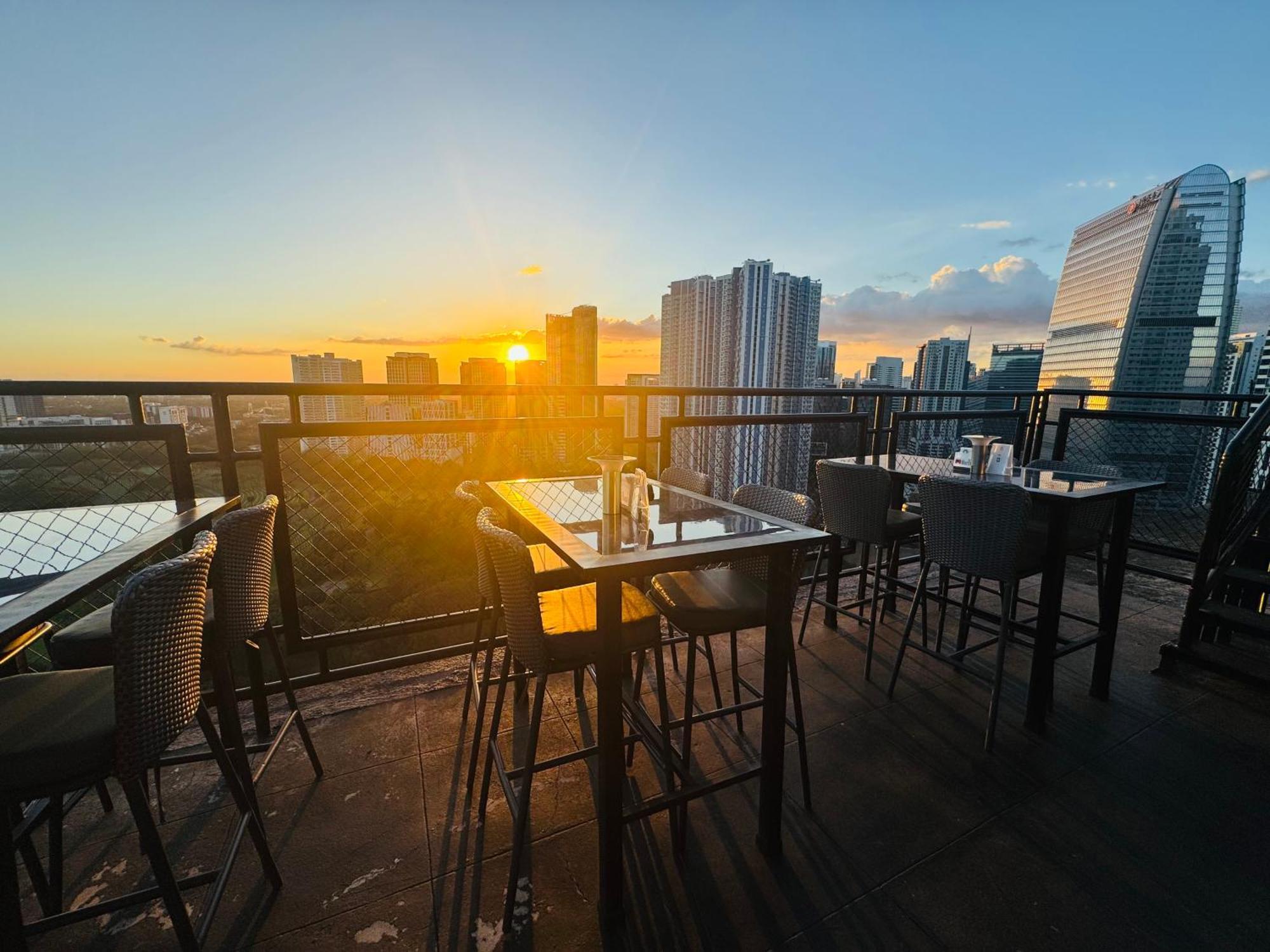Apartment Cozy 1 - The Residences Bgc Taguig Manila