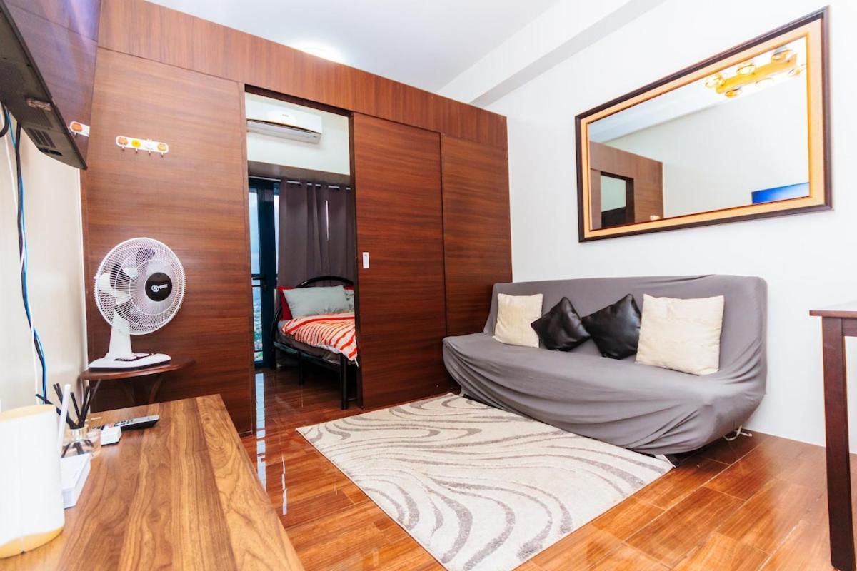 Penthouse Perfection 5515 In Air Makati 300 Mbps Gym Swim Park Laugh Hi Speed Internet * Manila