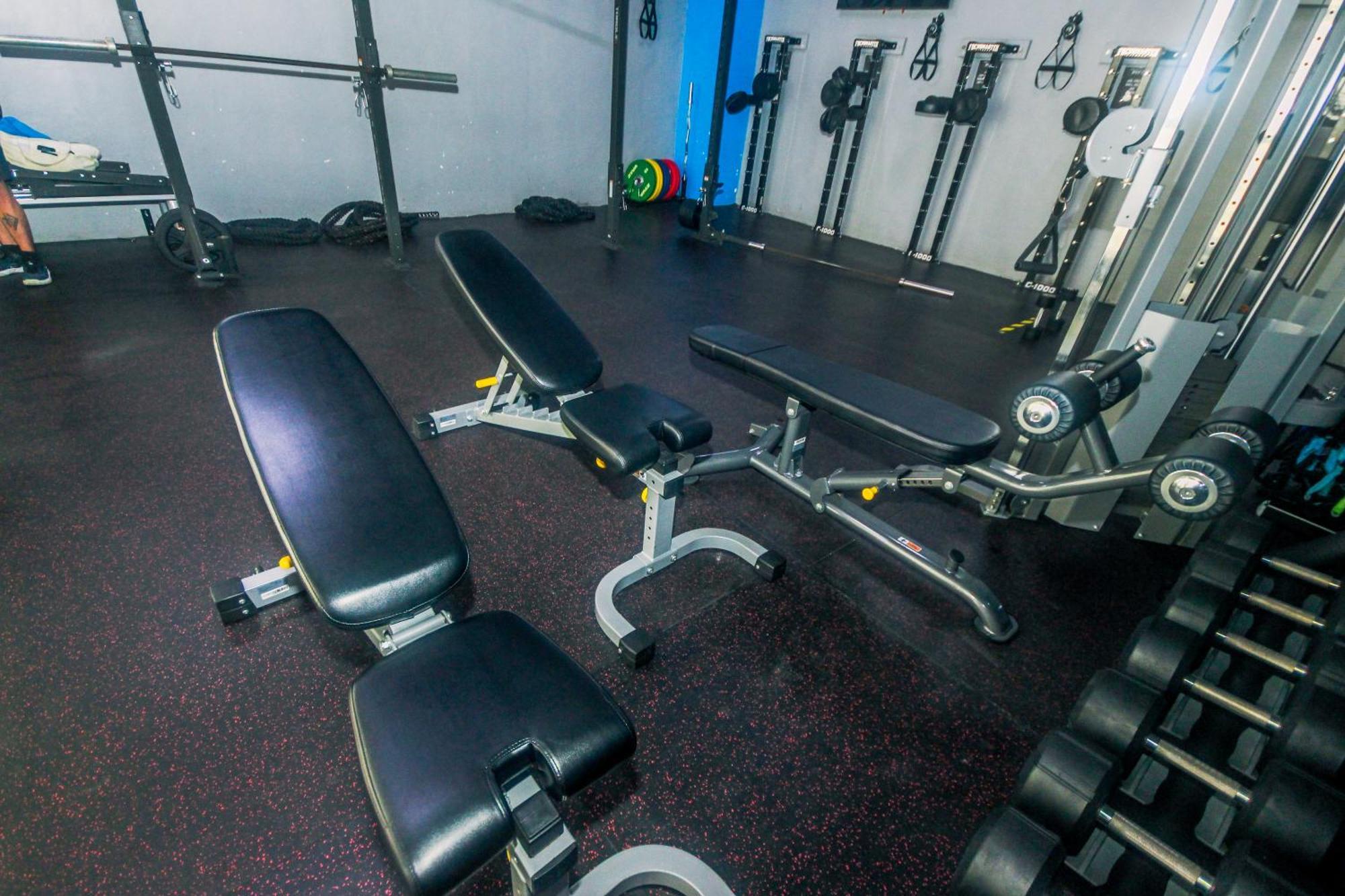 Urban Hideaway Cozy Makati Giggles Swim Gym Park Laugh Eat 3352 Apartment