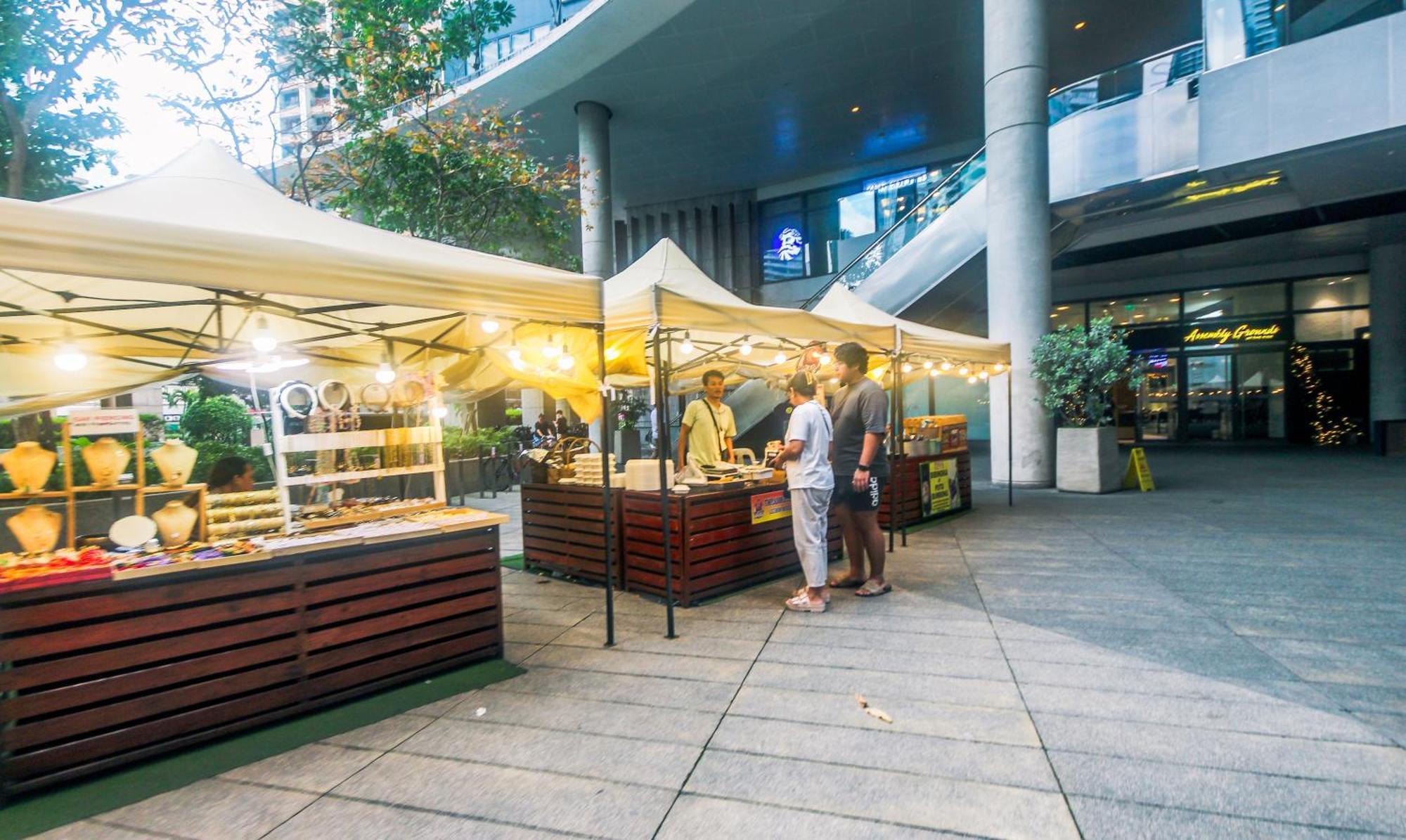 Urban Hideaway Cozy Makati Giggles Swim Gym Park Laugh Eat 3352 Apartment